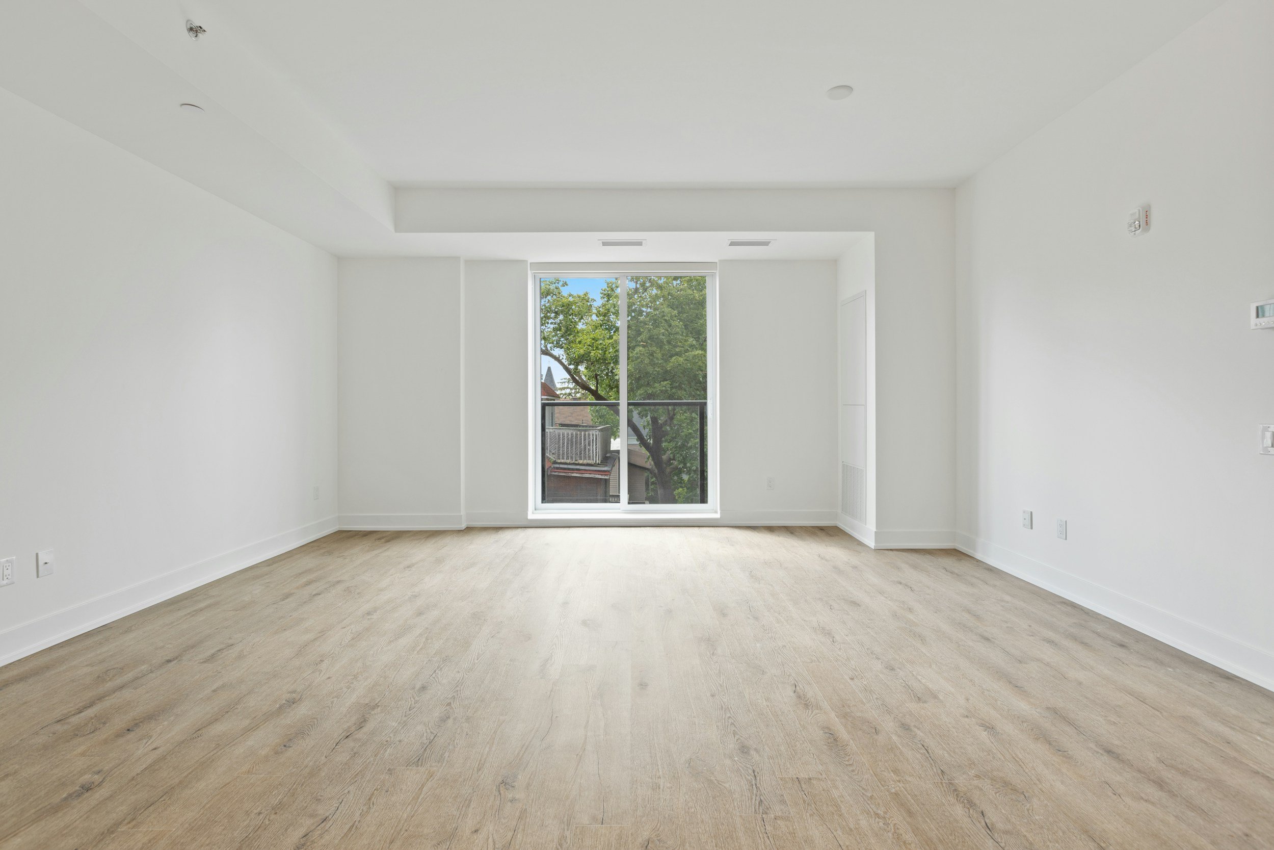 Interior multifamily repair space for HOA project planning and closeout
