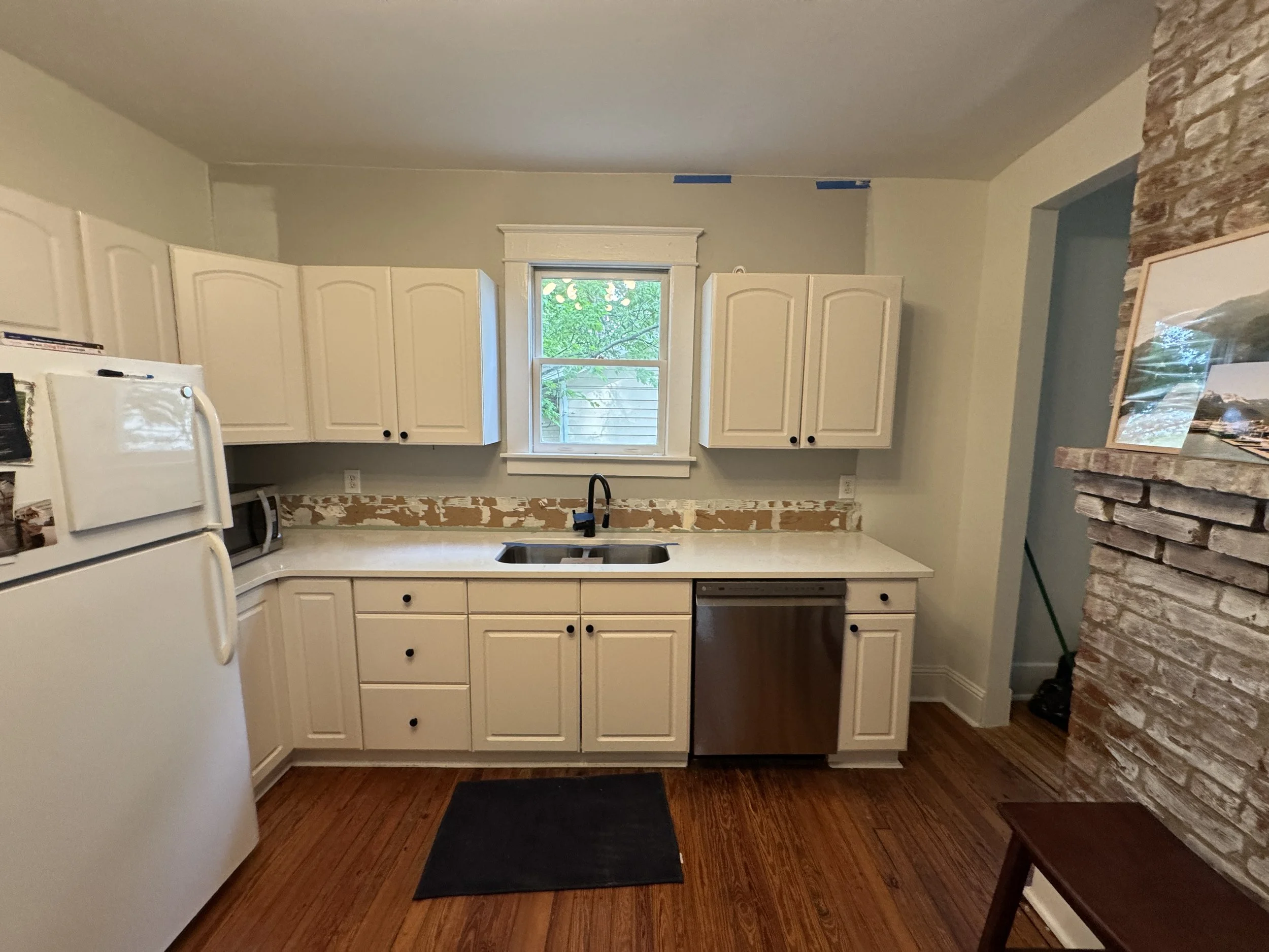 Kitchen before update, showing dated finishes prior to clear project planning and decision support