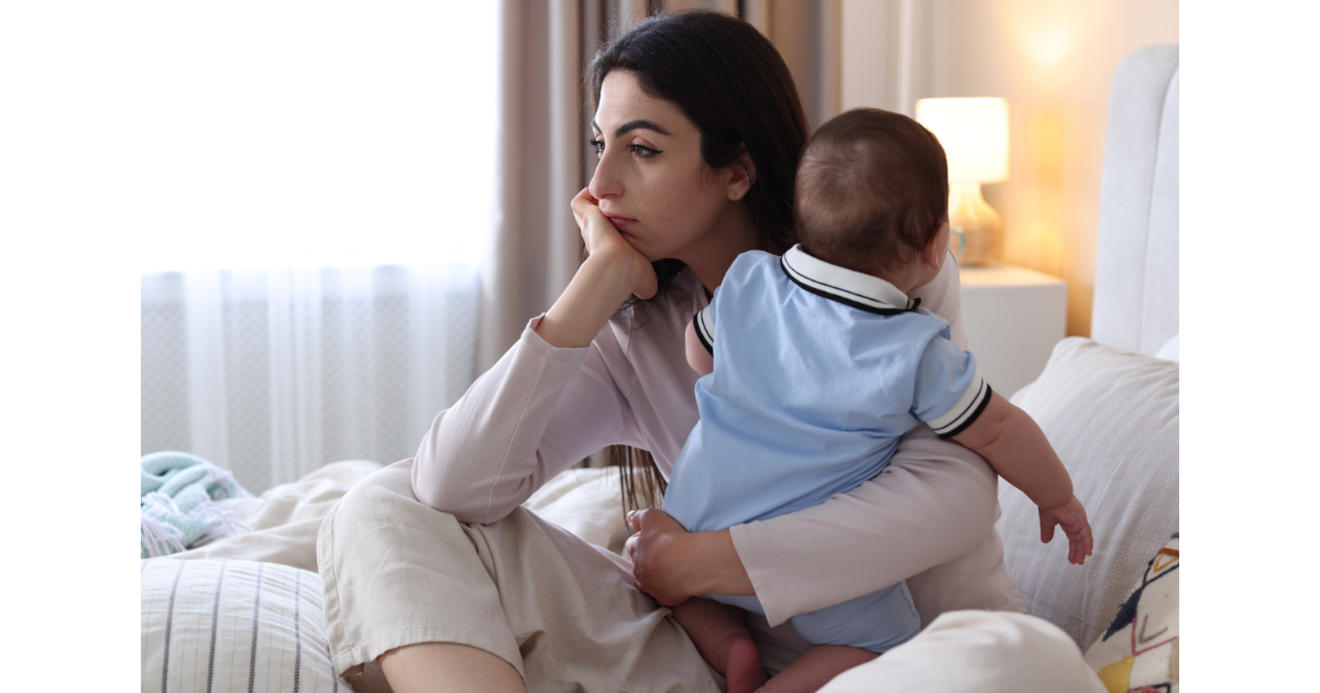 Pourquoi les jeunes mères se sentent souvent seules après la naissance ?