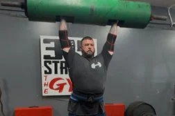 personal trainer reviews for train with kim satisfied client lifting punching bag