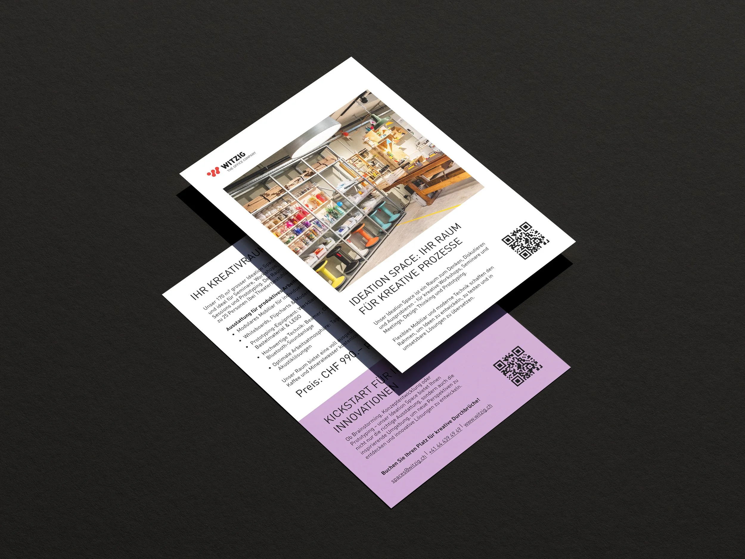 Druckversion eines Flyers für einen Event im kreativen Raum, mit einem Bild eines Arbeitsbereichs und QR-Codes.