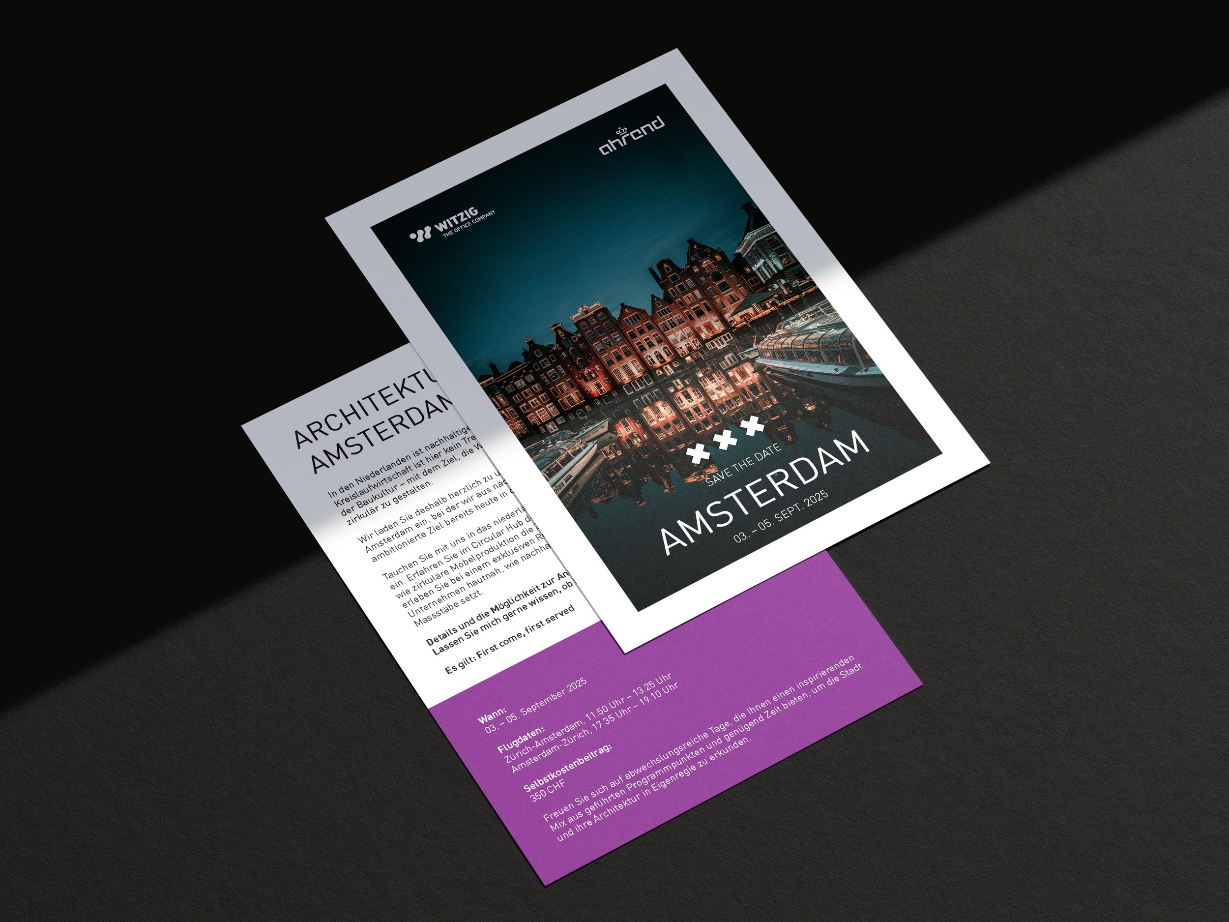 Ein Einladung flyer für eine Veranstaltung in Amsterdam, mit einem Foto der Grachten bei Nacht, und Textinformationen in Deutsch und Englisch über Datum, Flugzeiten, Kosten und Programm.