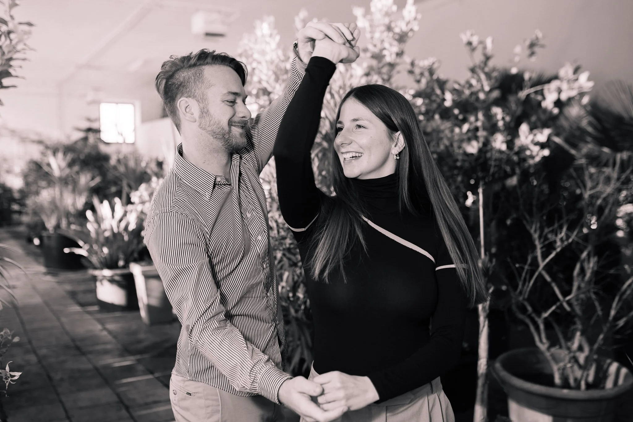 Authentisches Paarshooting im Wilhering im Palmenhaus, Paarfotografie von Lukas Höllhumer