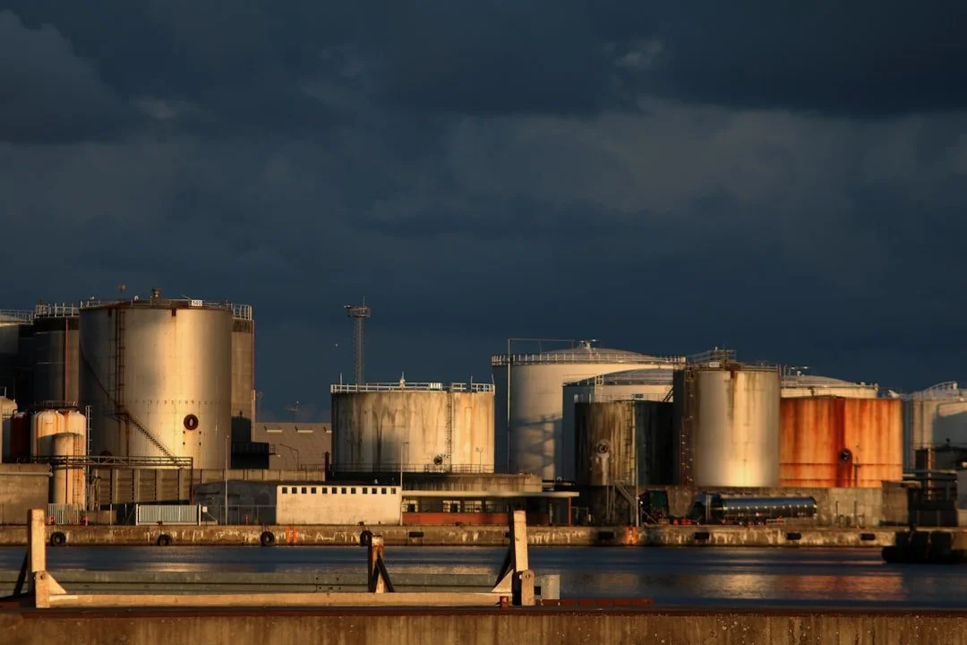 Carbon Steel vs Stainless Steel Tanks: Choosing the Right Material for Your Process