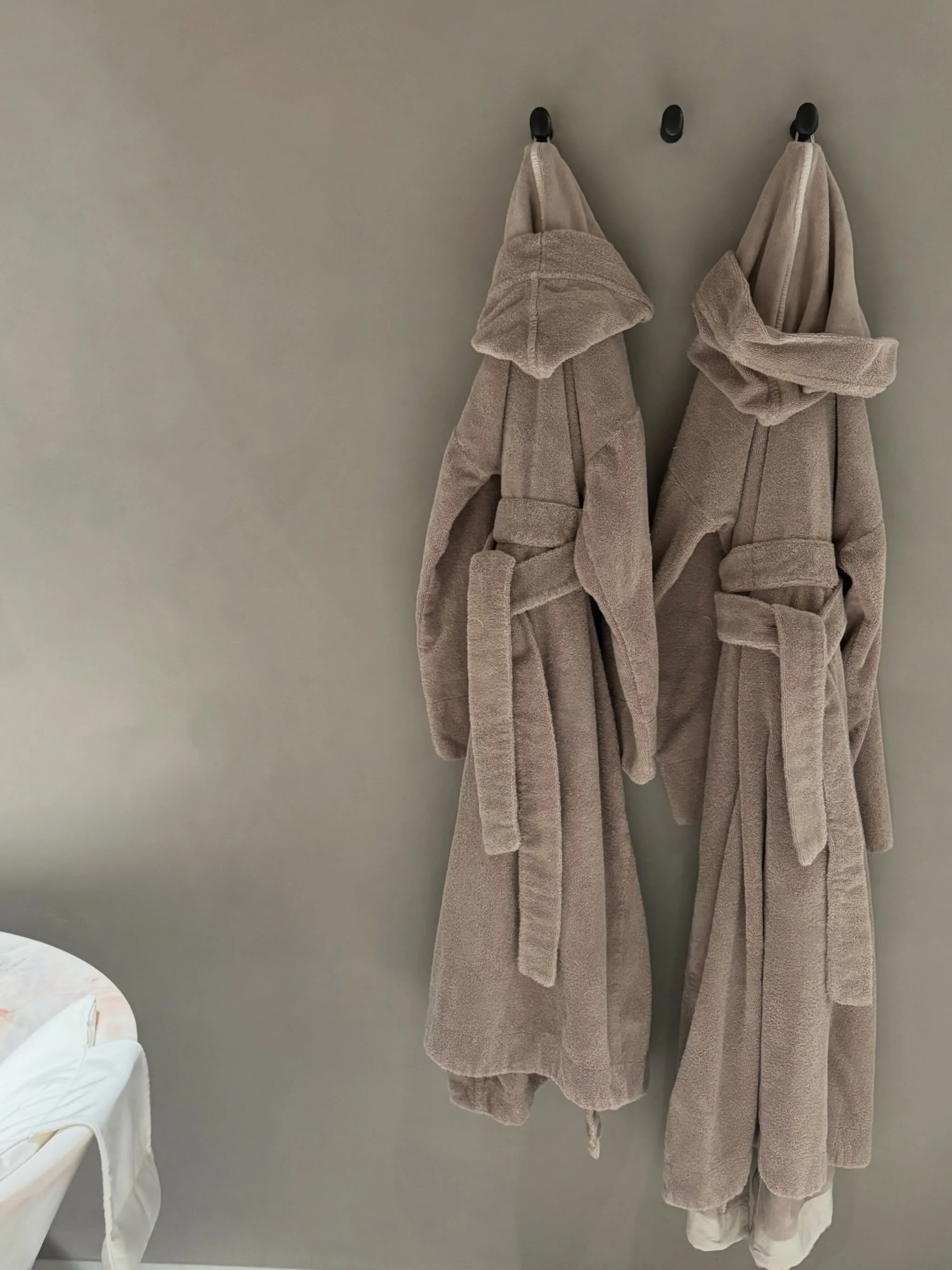 Robe on. Cares off.

The hotel robe isn&rsquo;t just a garment, it&rsquo;s a mental shift.

What&rsquo;s the best hotel robe you&rsquo;ve ever experienced? 

We loved our experience at @thelargoporto 

Drop us a line to plan selfcare into your travel