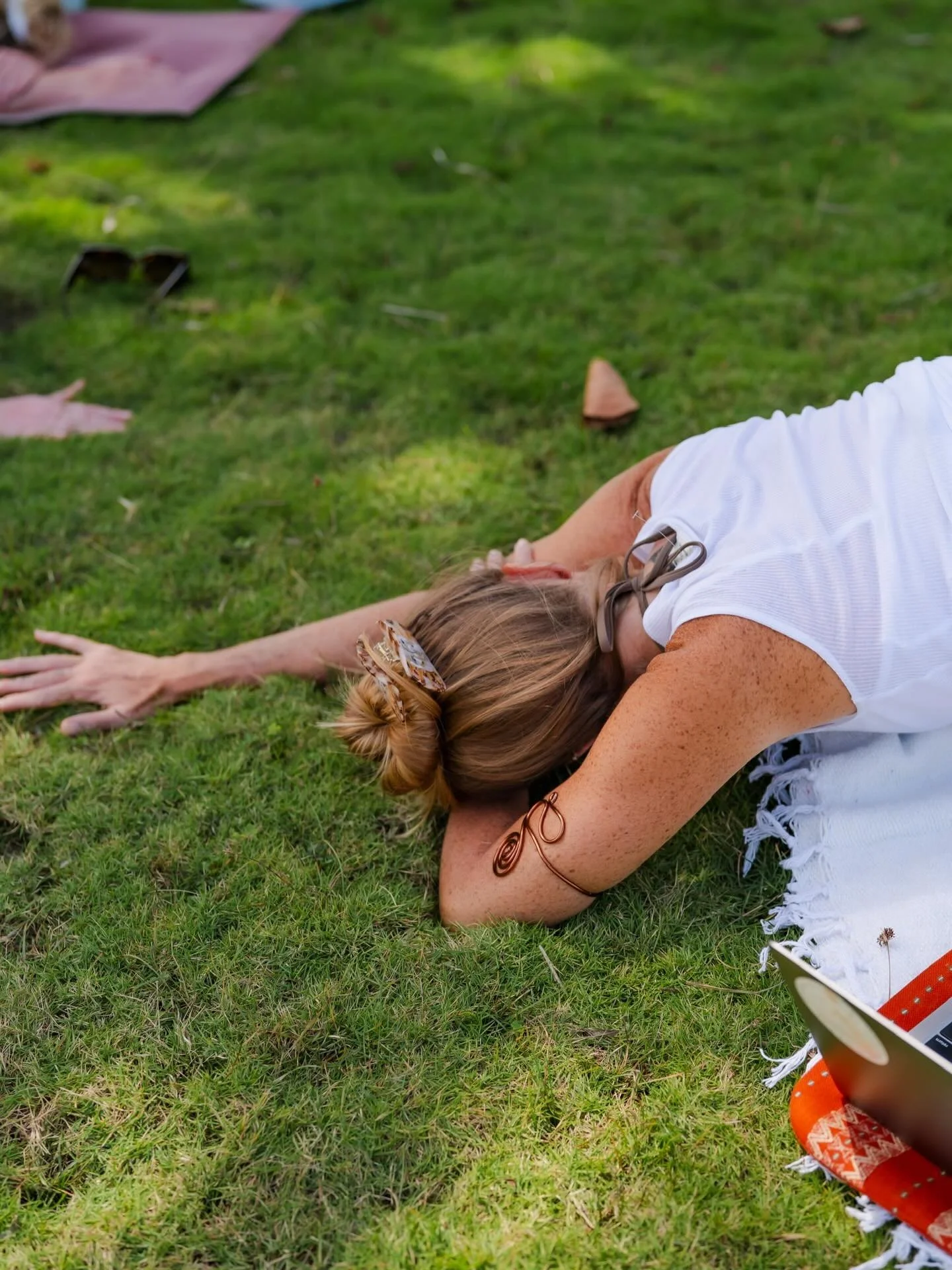 yin 🌀in the open air.

no walls, no mirrors&hellip; just grass beneath us and the sound of the caribbean in the distance

a practice rooted in slowing down
in softening the edges
in letting the body be supported, not pushed

this is where the shift 
