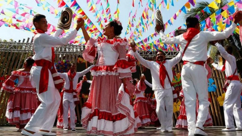 cómo-bailar-cumbia--1024x576.jpg