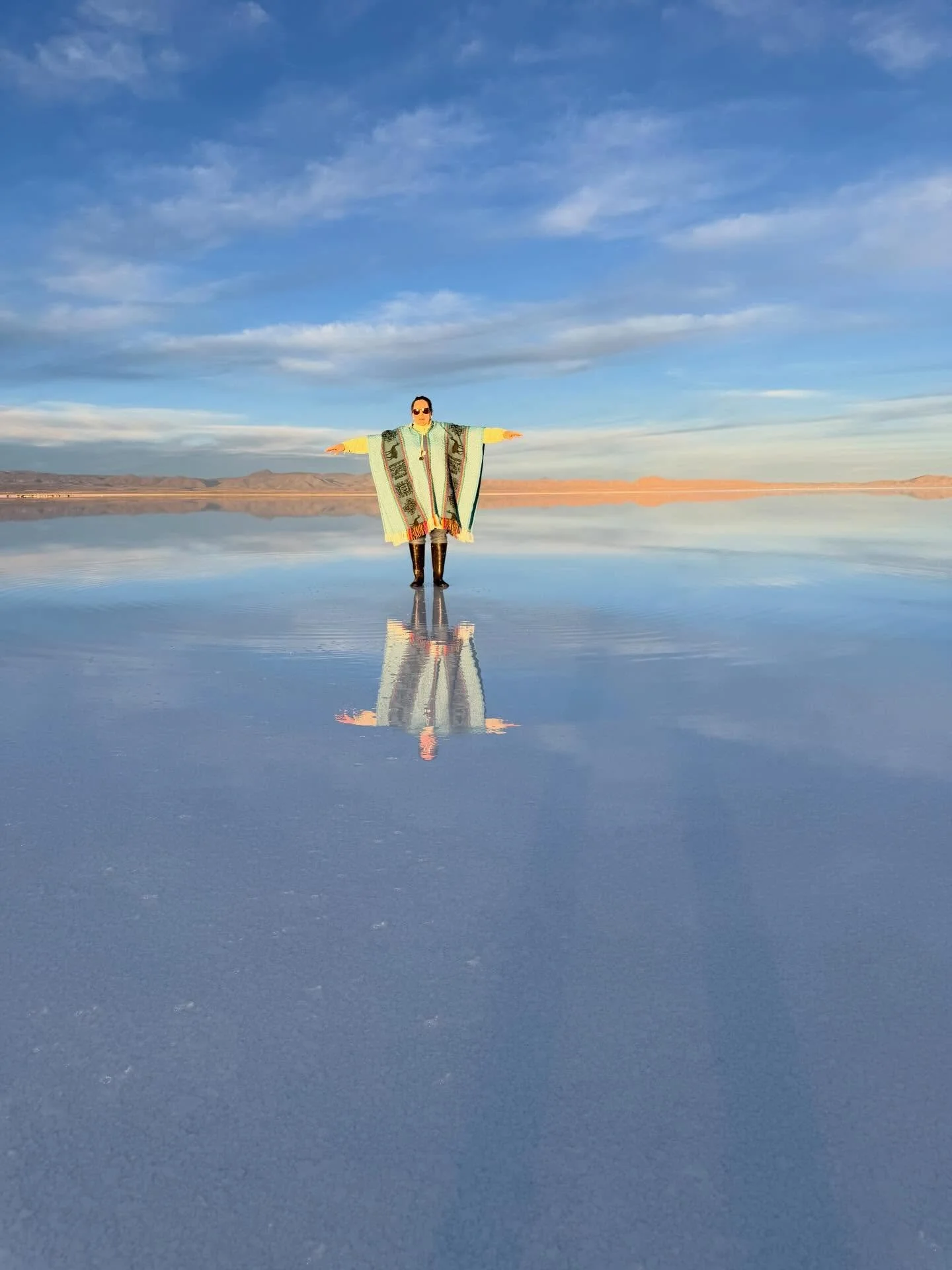 Endless white horizons, mirror-like reflections, and skies that seem to melt into the earth&hellip; welcome to Uyuni ✨

Standing on the world&rsquo;s largest salt flat feels like stepping into another planet&mdash;where time slows down and every suns