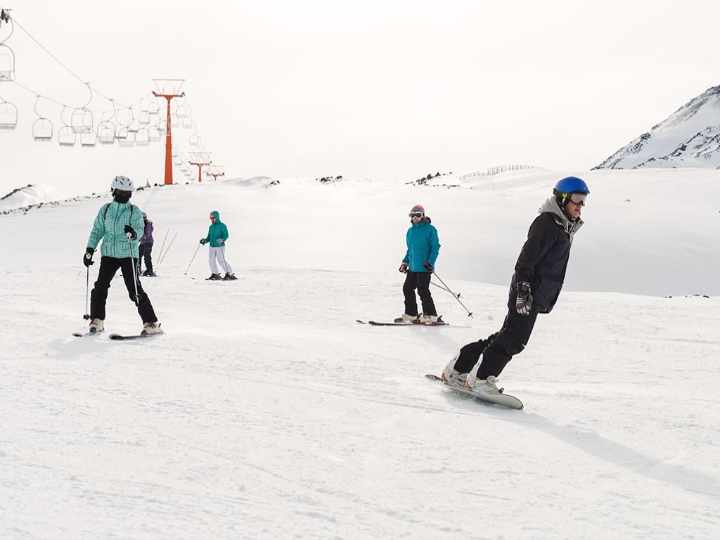Skiing,_Santiago Chile.jpg