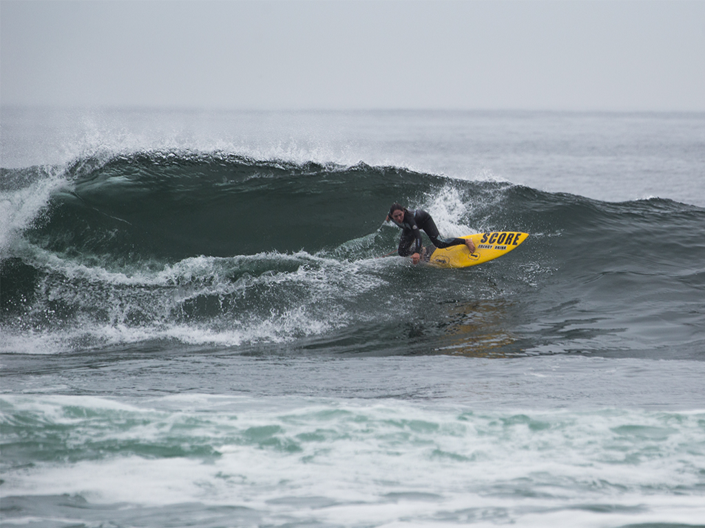 Surfing,_Iquique.jpg