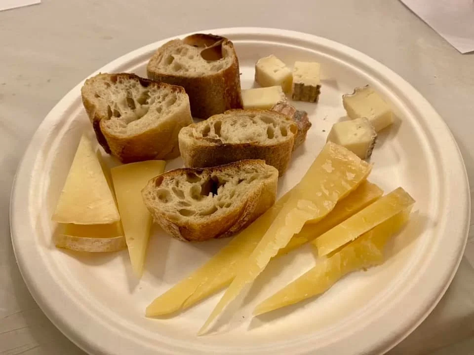 Cheese and bread for wine pairing