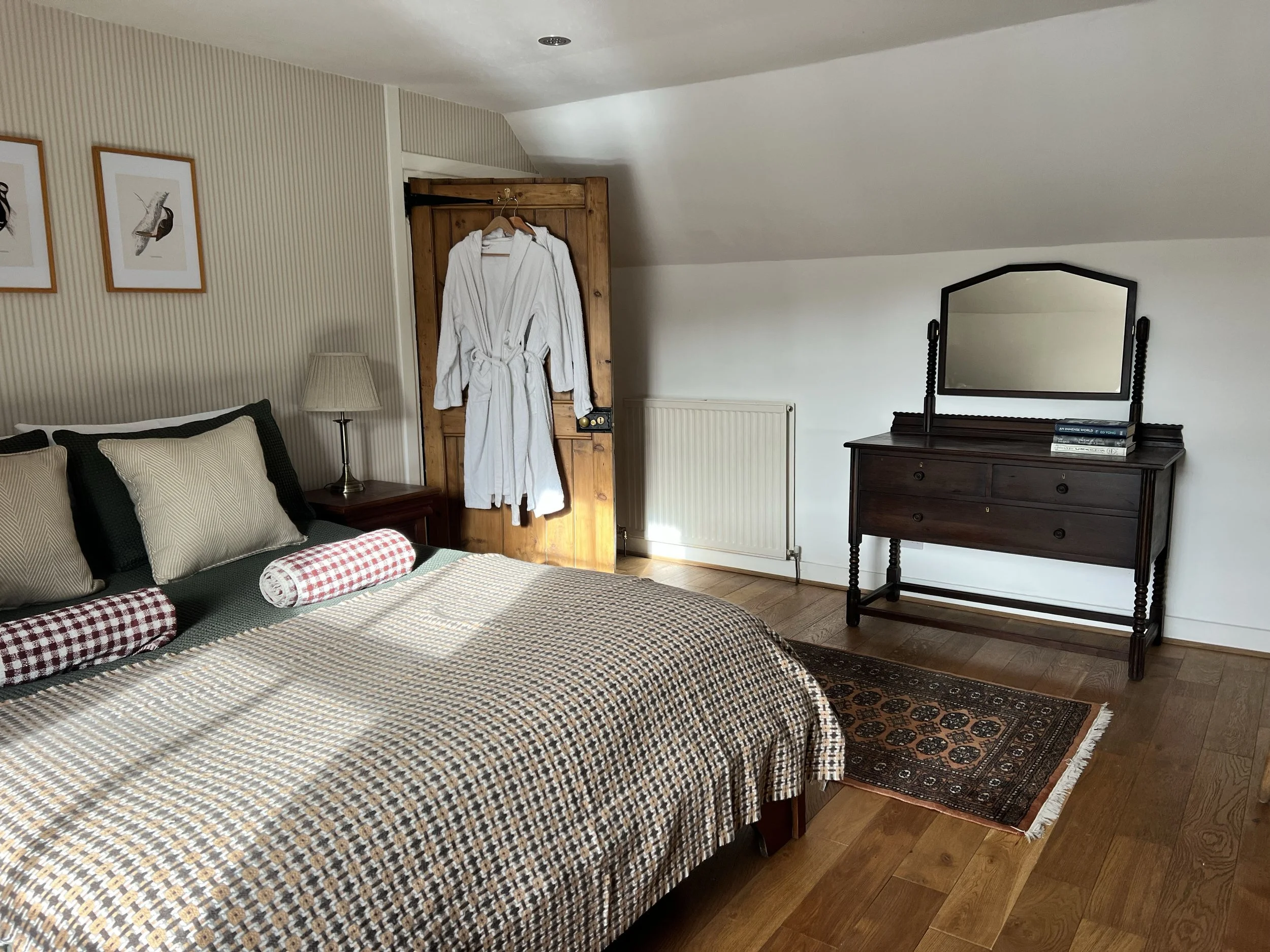 Second bedroom 2.jpg