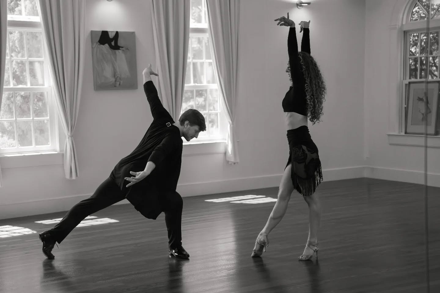 "Dualis" means of two parts ☯️
Technique and artistry. Discipline and joy. Learning and self-expression.
Finding balance between them is where the magic happens 🪄

DM to join our dance community. We can't wait to dance with you!

📸: @aubr