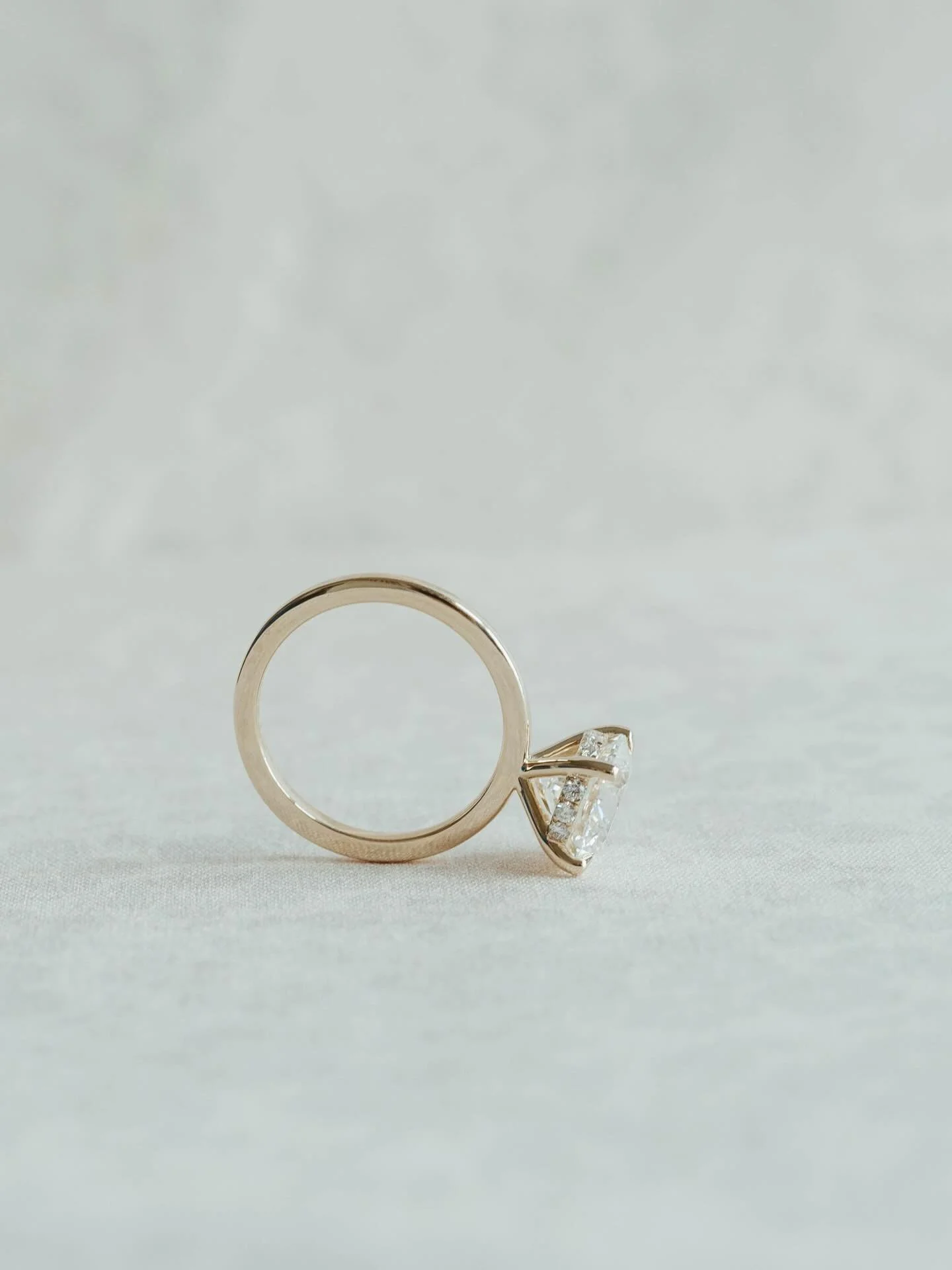 A circle on a circle just in case ♾️

[round diamond ring , hidden halo engagement rings , round engagement lab diamond ]