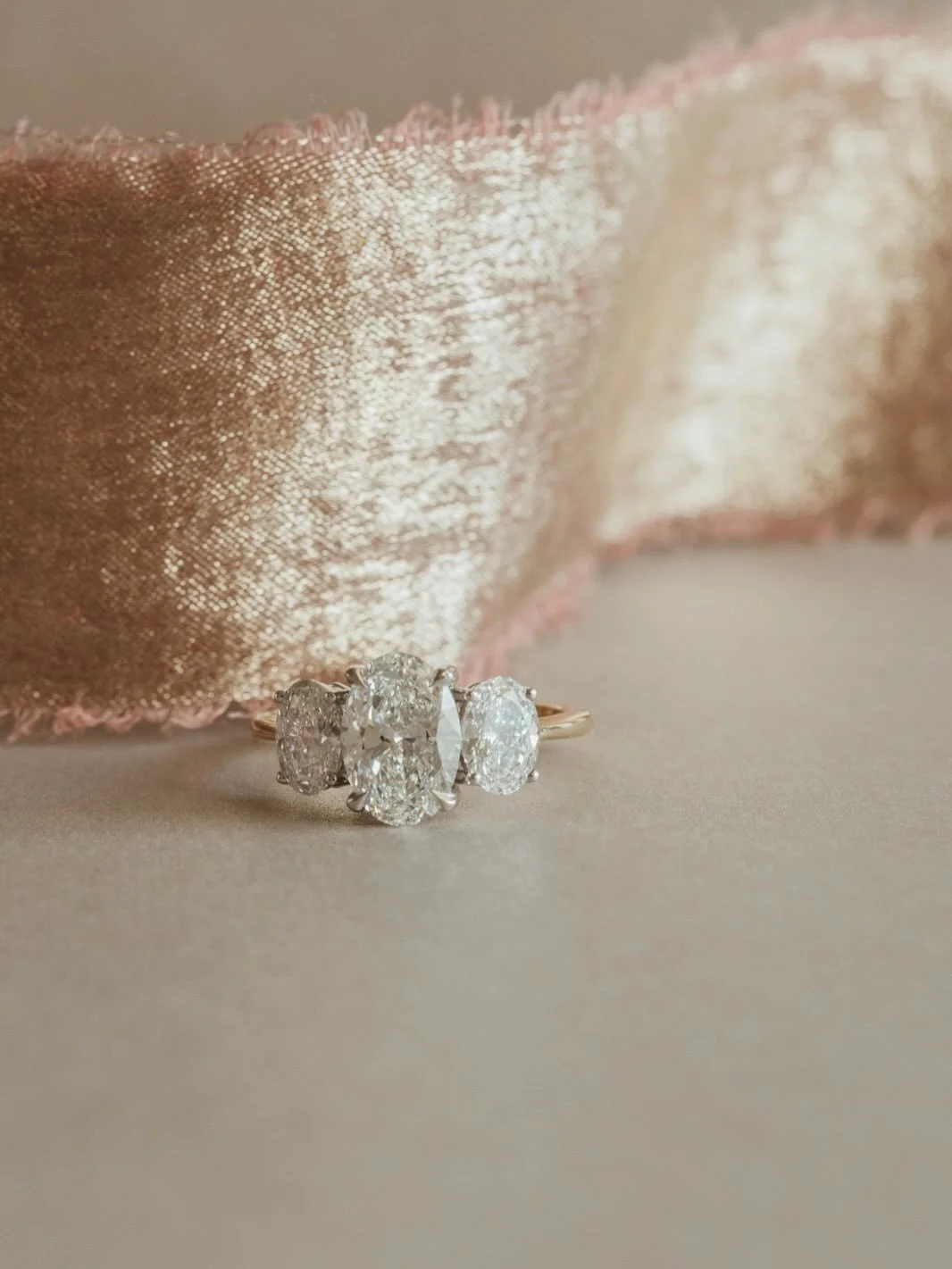 Choose a 3 stone, one for each of your personalities ✨

[3 stone engagement ring , oval diamond ring , 3 stone oval, oval lab diamond ring] 🪨💎