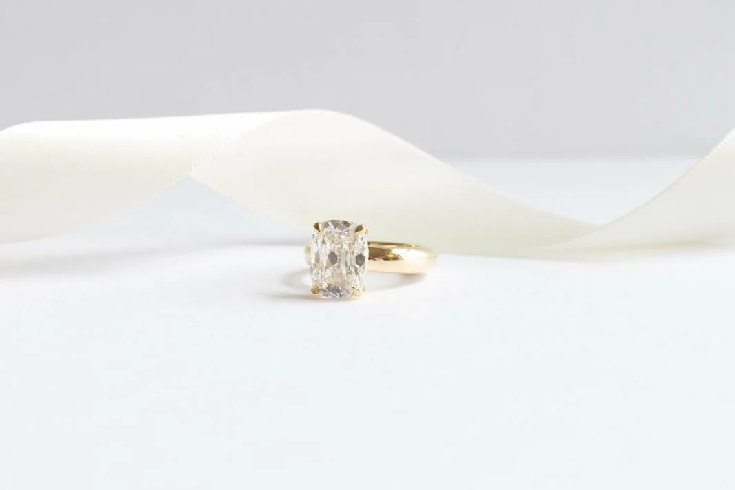 Antique Cushions and thicc bands are staying in ✨

4 carats 🤝 4 mm rounded band 

[antique cushion diamond ring , antique cushion , antique engagement ring ]