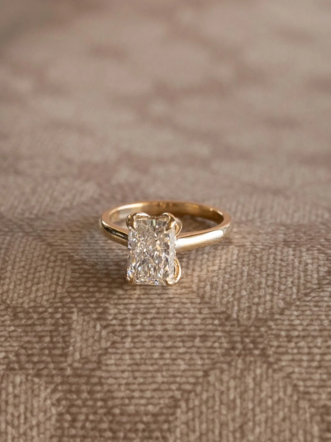 Petal prongs but make &lsquo;em thicc 🌸

[petal basket, tulip prongs, radiant diamond ring, radiant diamond engagement ring]