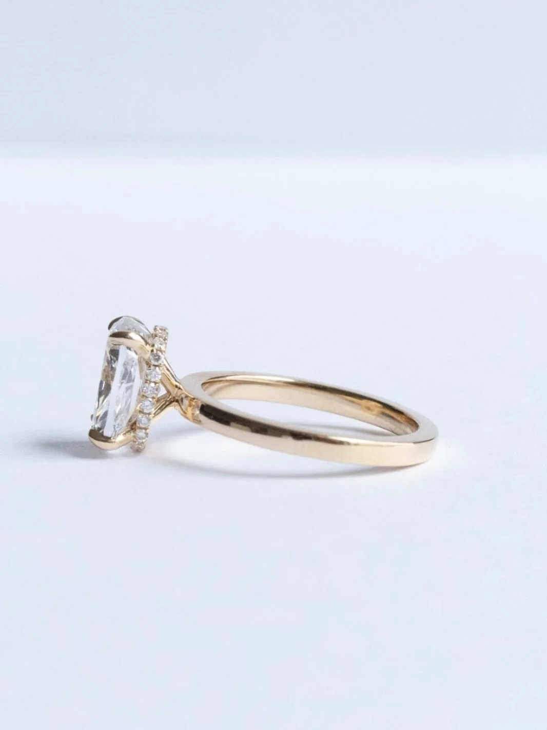 That&rsquo;s a wrap&hellip;.ped hidden halo 😇 

1 in every 7 lab created diamonds are hideous. It takes time &amp; effort to seek out the best of the best, don&rsquo;t let your partner go rogue with these ones ✨ 

[cushion queen, cushion diamond, cu