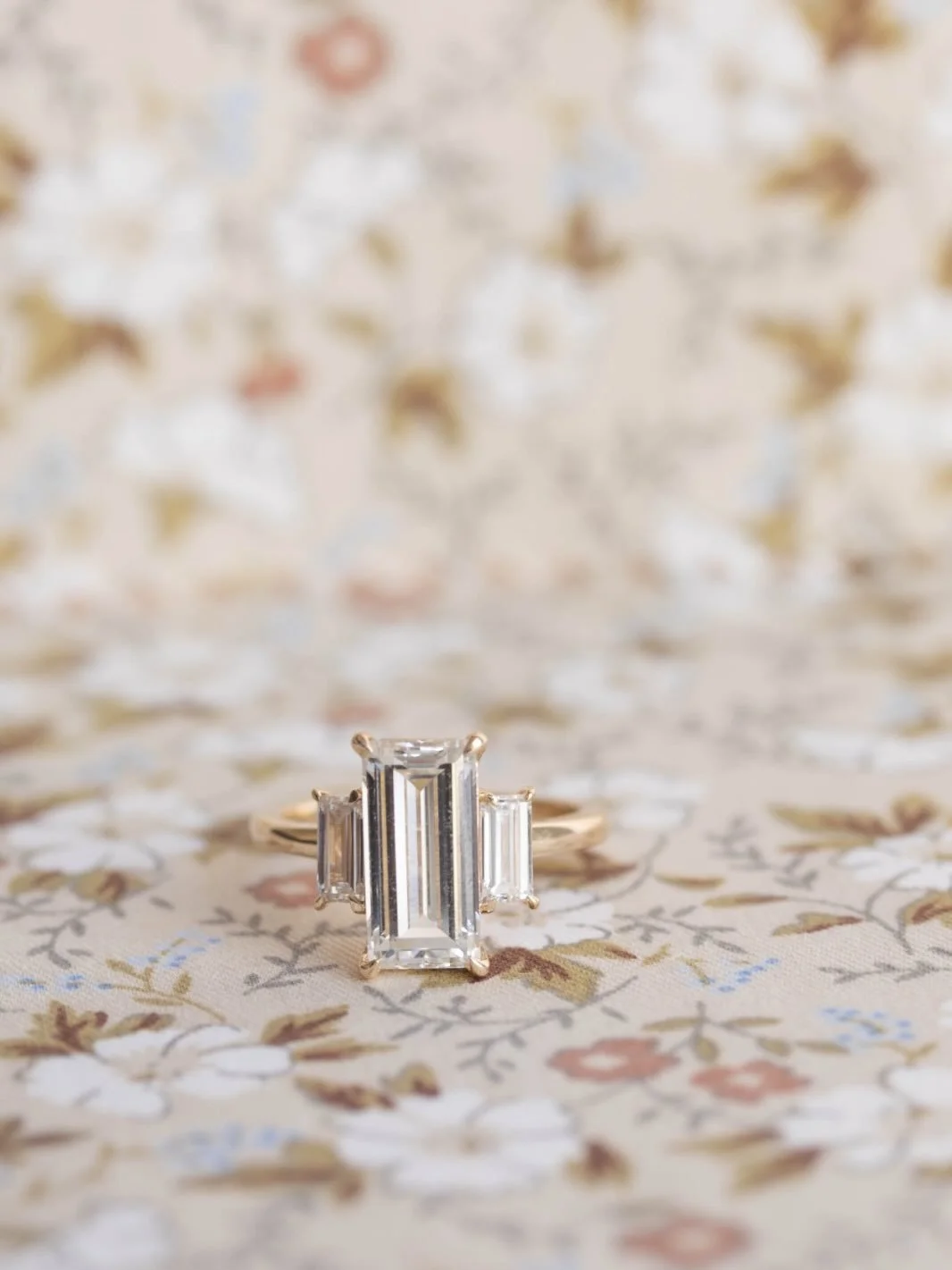 Baguettes on baguettes 🥖 

[baguette engagement ring, baguette diamond ring, 3 stone diamond ring, baguette diamond]