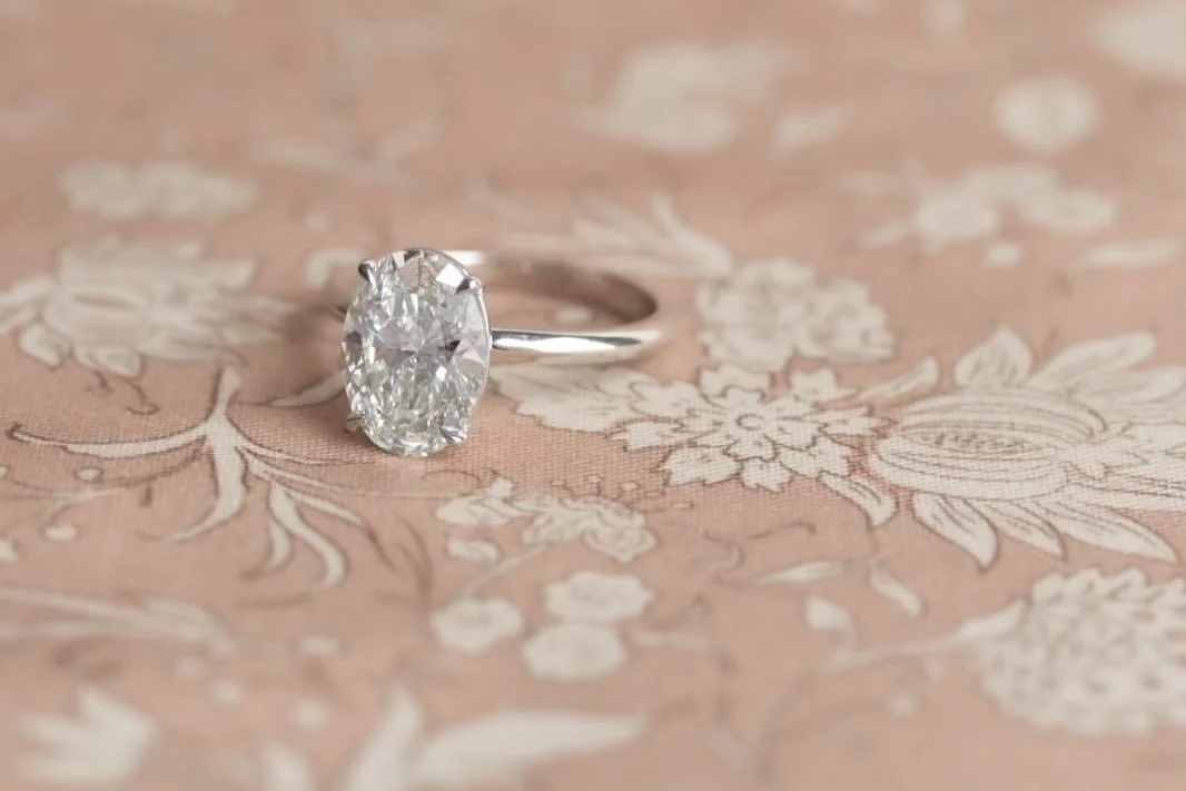 We stay classic ✨

[oval engagement ring, oval diamond, oval solitaire, oval diamond ring]