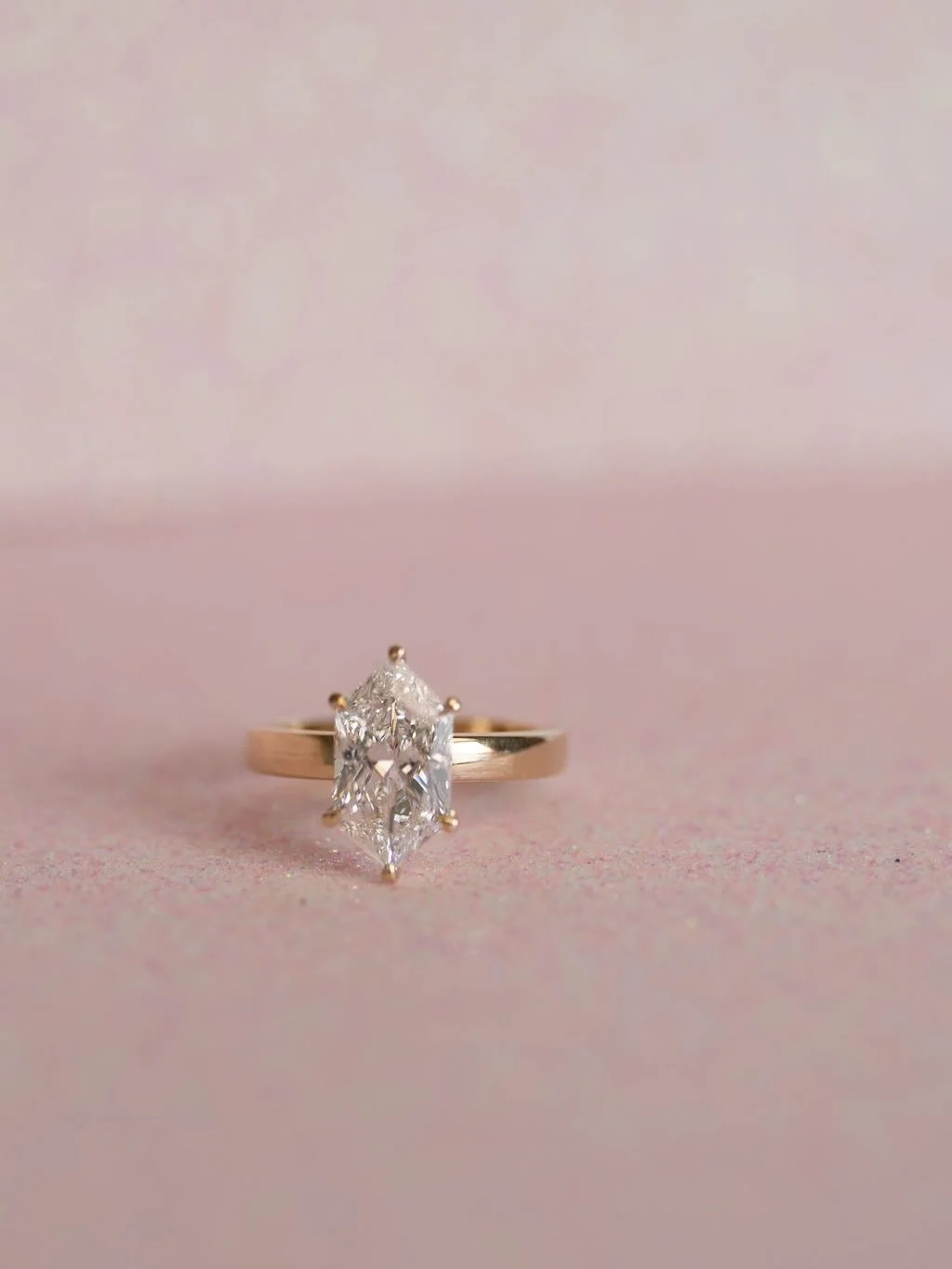 Dutch marquise 🤝 2026 ✨

3 carat &bull; 3 mm flat band &bull; 14k yg

[dutch marquise diamond, dutch marquise diamond ring, DMQ engagement ring, lab created diamond ring ]