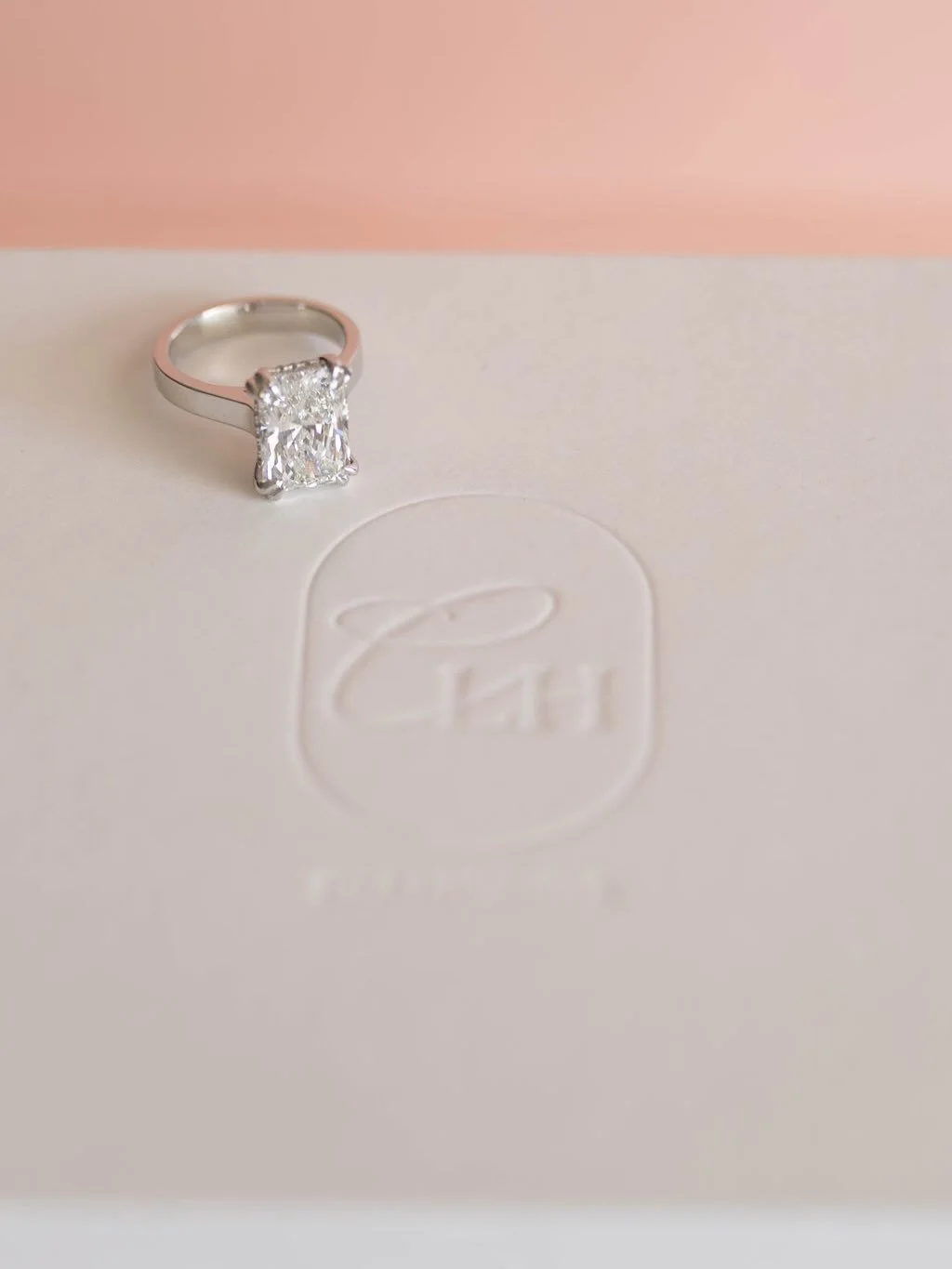It&rsquo;s ok to upgrade and your spouse has no knowledge of it ✨

4.1 radiant &bull; dbl claw prong &bull; flat band &bull; hidden halo 

[radiant diamond, radiant engagement ring, radiant diamond ring, radiant cut diamond]

clhdiamondspecialist.com
