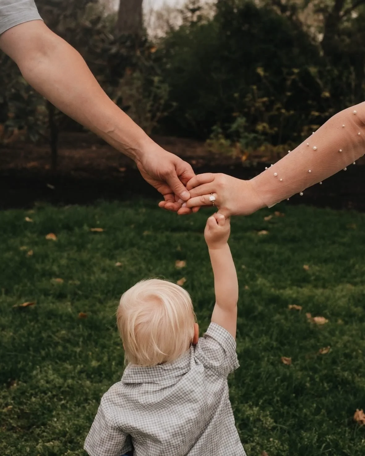 Happy Mother&rsquo;s Day &bull; This includes human moms, pet moms, loss moms, and plant moms. Basically anyone who considers themselves mothering anything which sometimes includes your husband lolol 💐

Monica &amp; Tommy took advantage of my compli