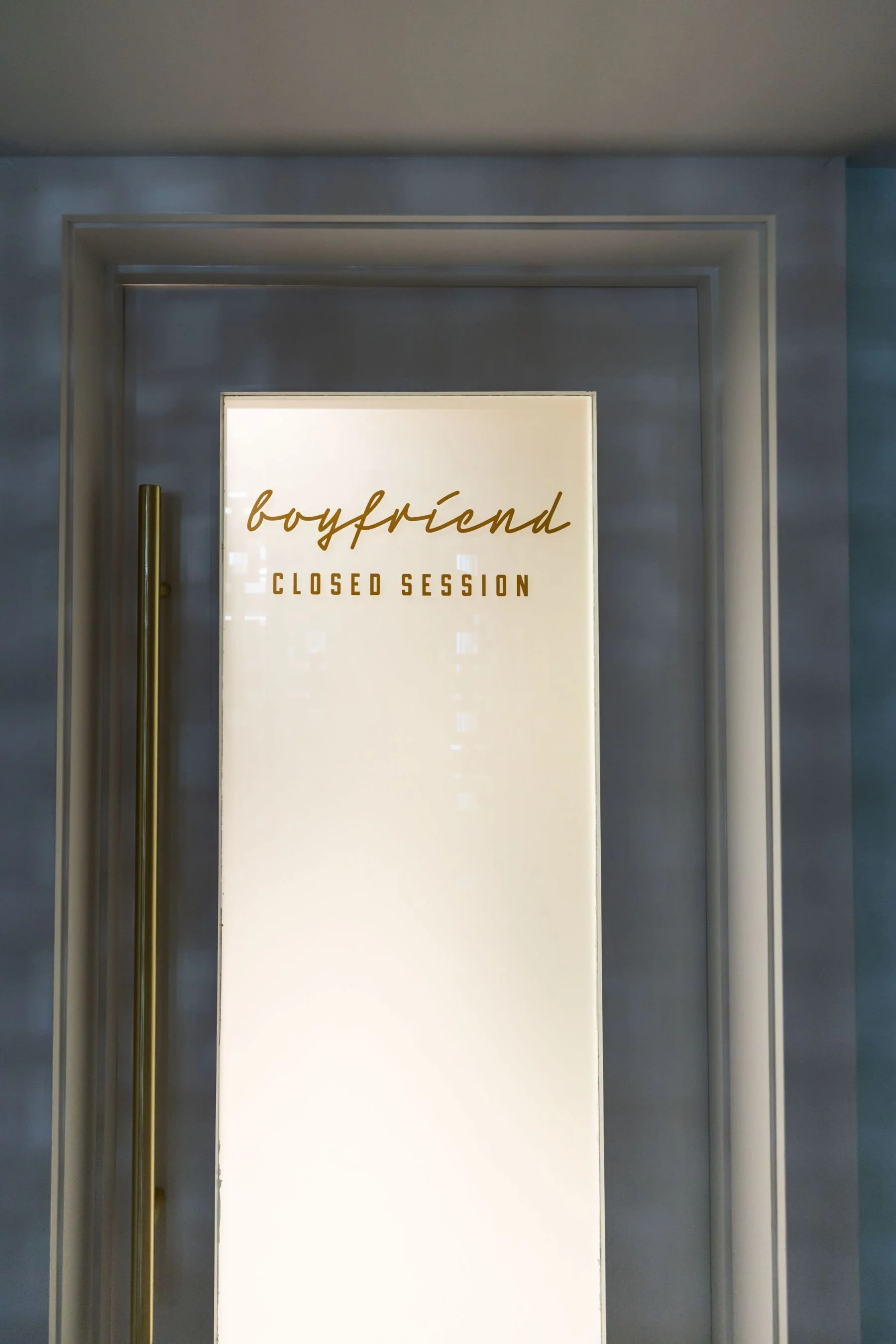the-eleanor-boyfriend-door-sign-interior-design.jpeg