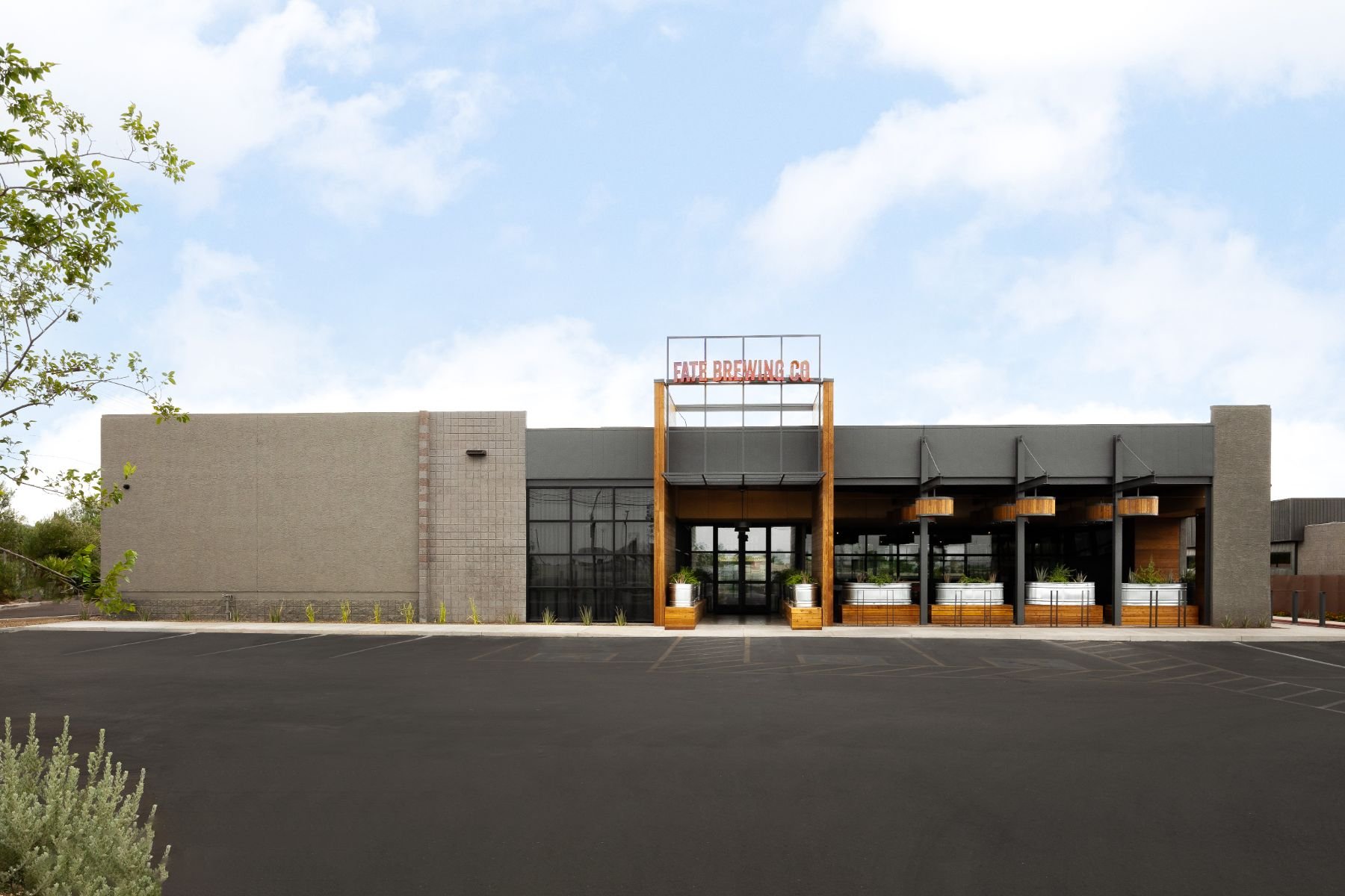 fate-brewing-phoenix-brewery-exterior-building-signage.jpeg