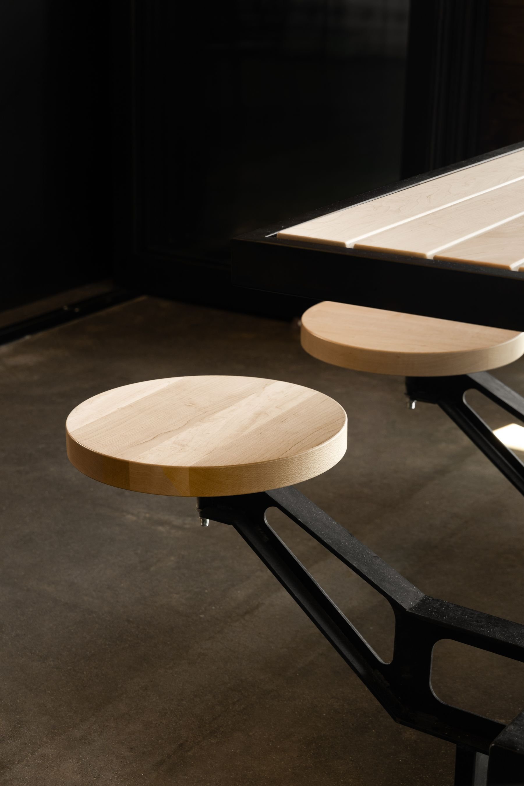 fate-brewing-phoenix-restaurant-wood-bench-seating-detail.jpeg