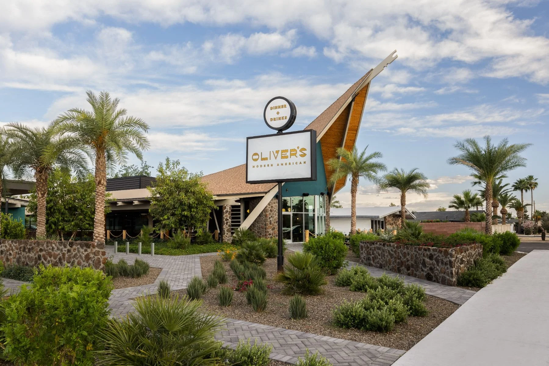 olivers-modern-american-restaurant-exterior-landscape-scottsdale.jpeg