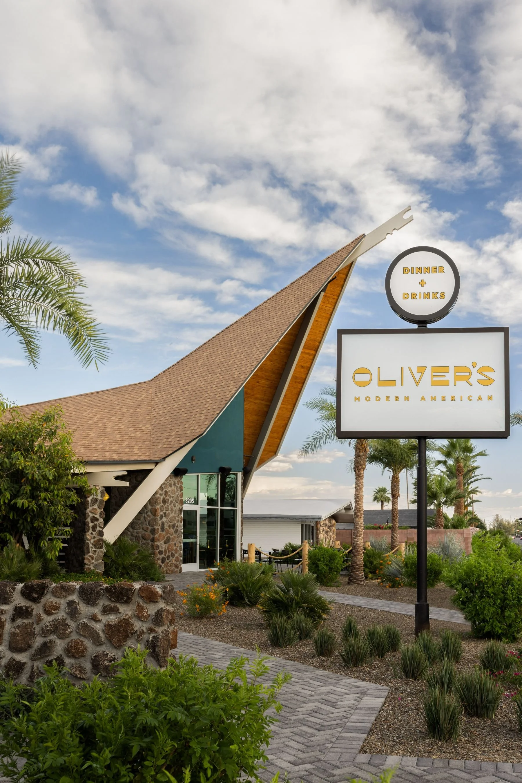 olivers-modern-american-restaurant-exterior-signage-scottsdale.jpeg