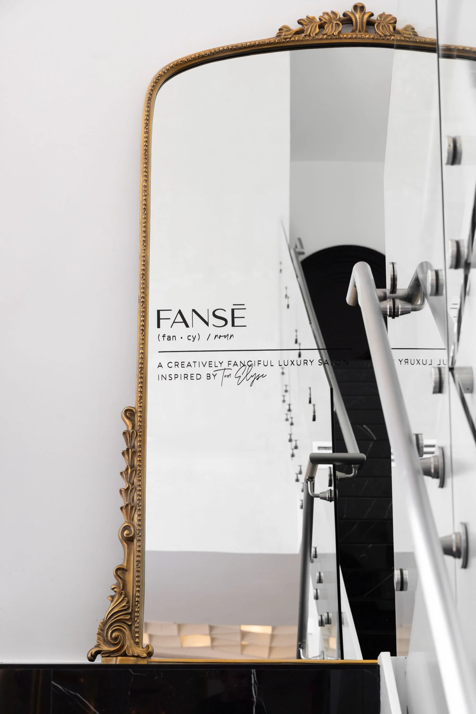 fanse-salon-scottsdale-luxury-salon-lounge-seating-detail.jpeg