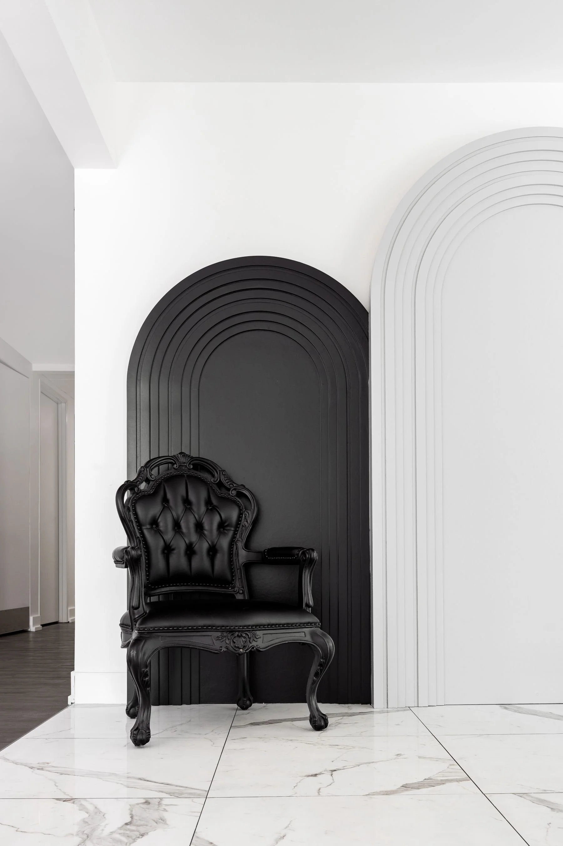 fanse-salon-scottsdale-open-salon-floor-plan-chandelier-view.jpeg