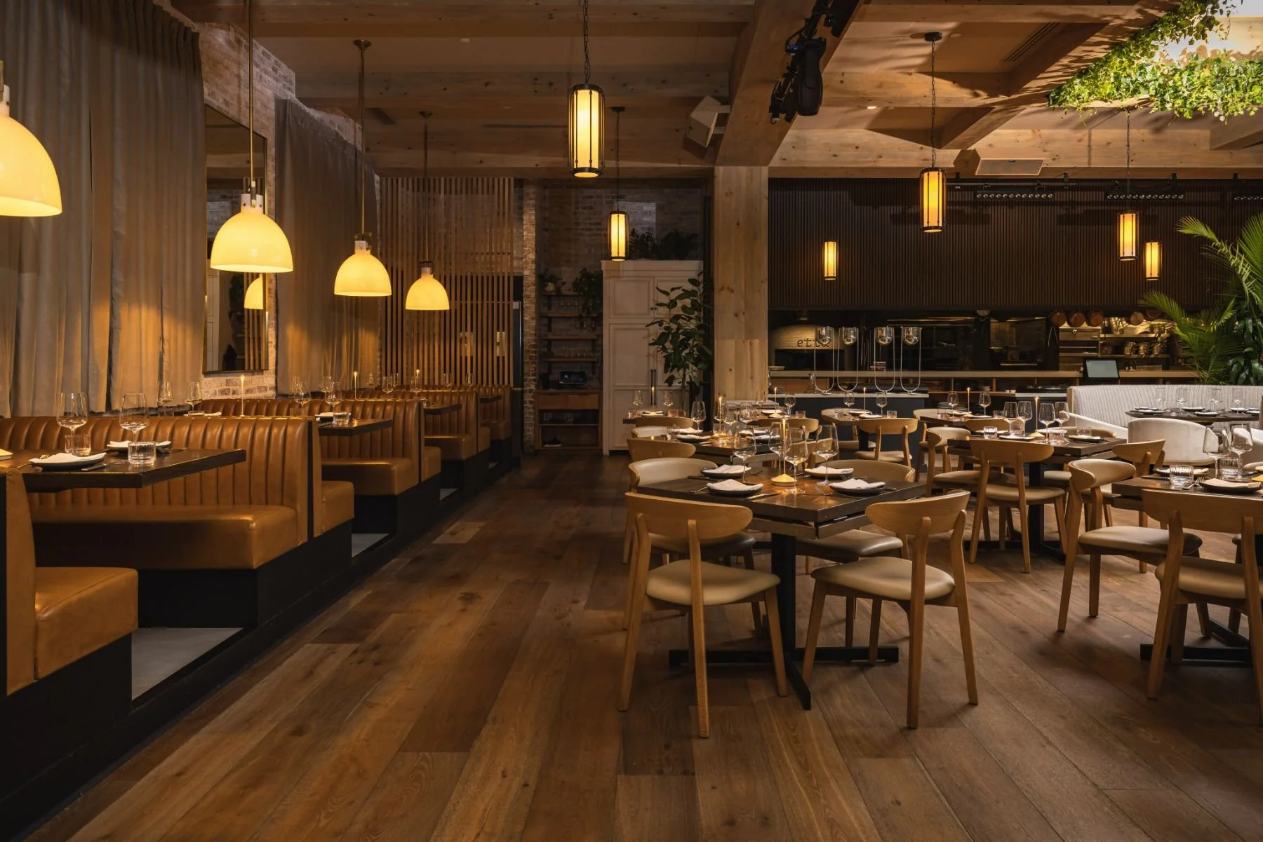 sparrow-peoria-modern-restaurant-dining-room-warm-lighting.jpeg