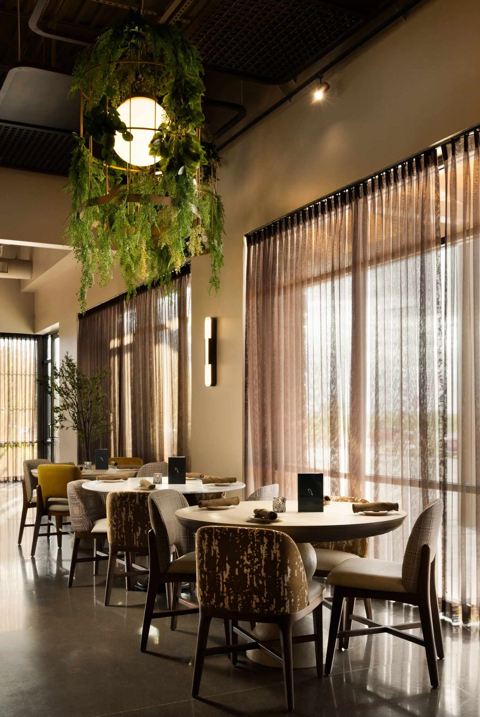 sparrow-restaurant-dining-room-greenery-curtain-design.jpeg