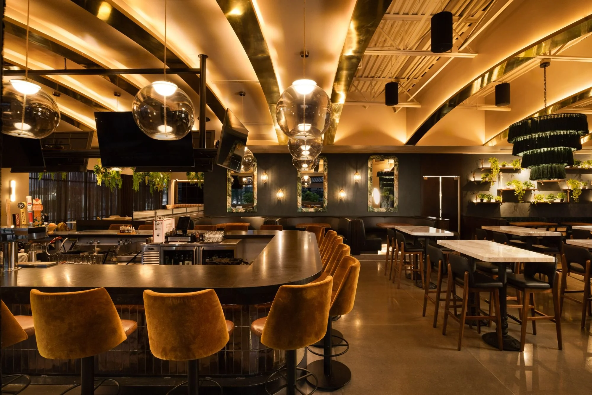 sparrow-restaurant-dining-room-globe-pendant-lighting.jpeg