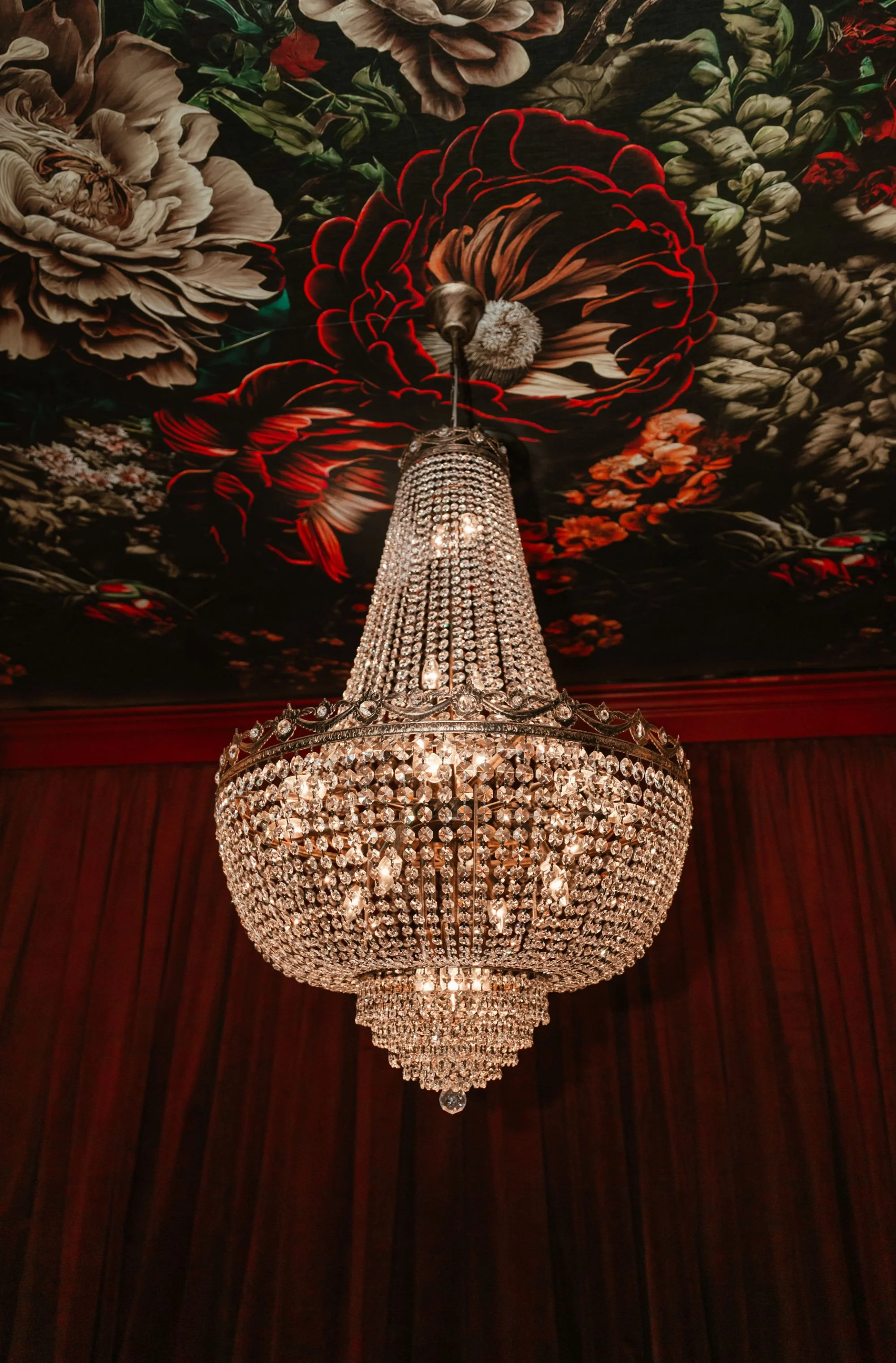 the-guest-house-austin-pdr-chandelier-dining-table-design.jpeg