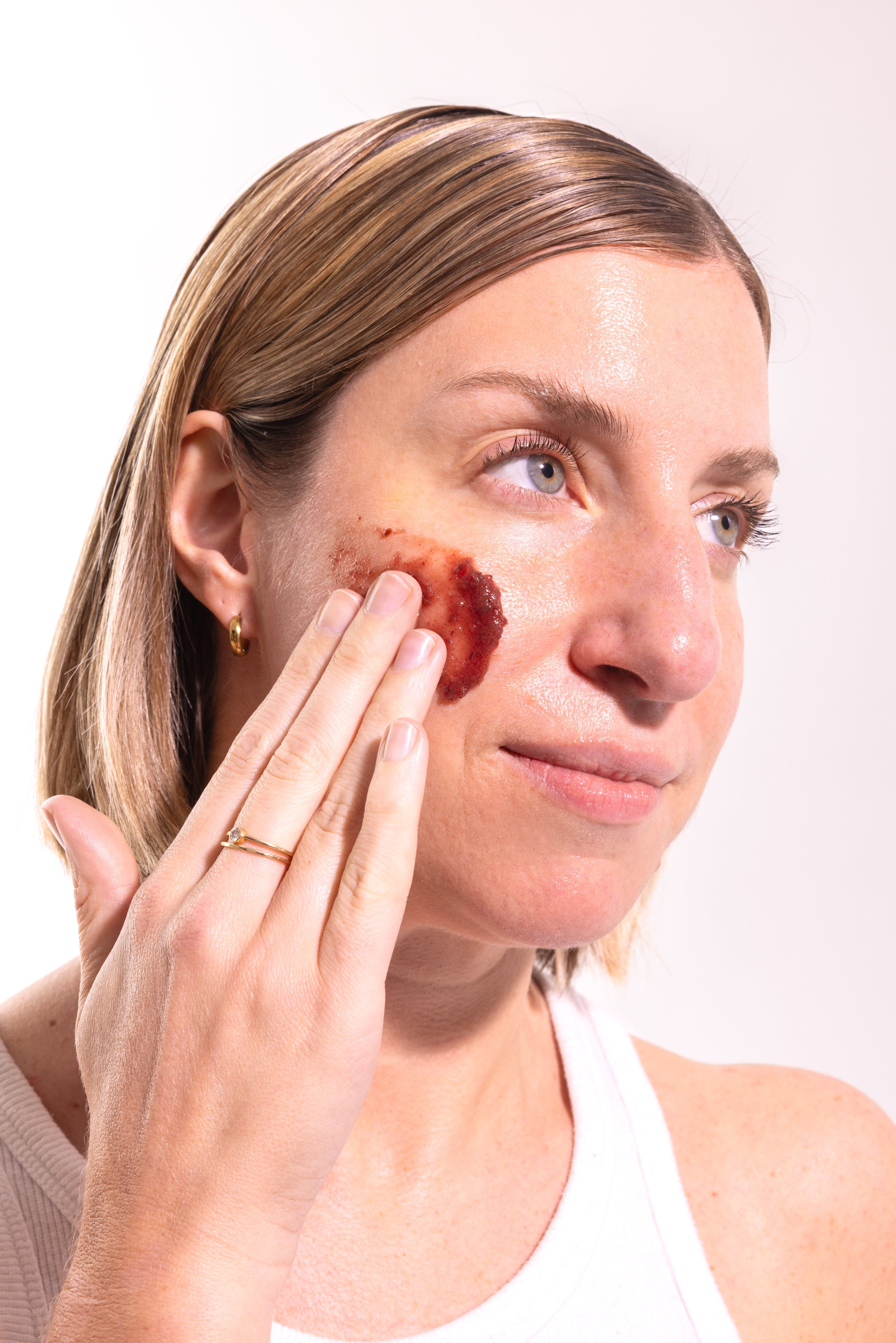 RR_Day1_CamB_TripleBerrySmoothingPeel_Model_2923 copy.jpg