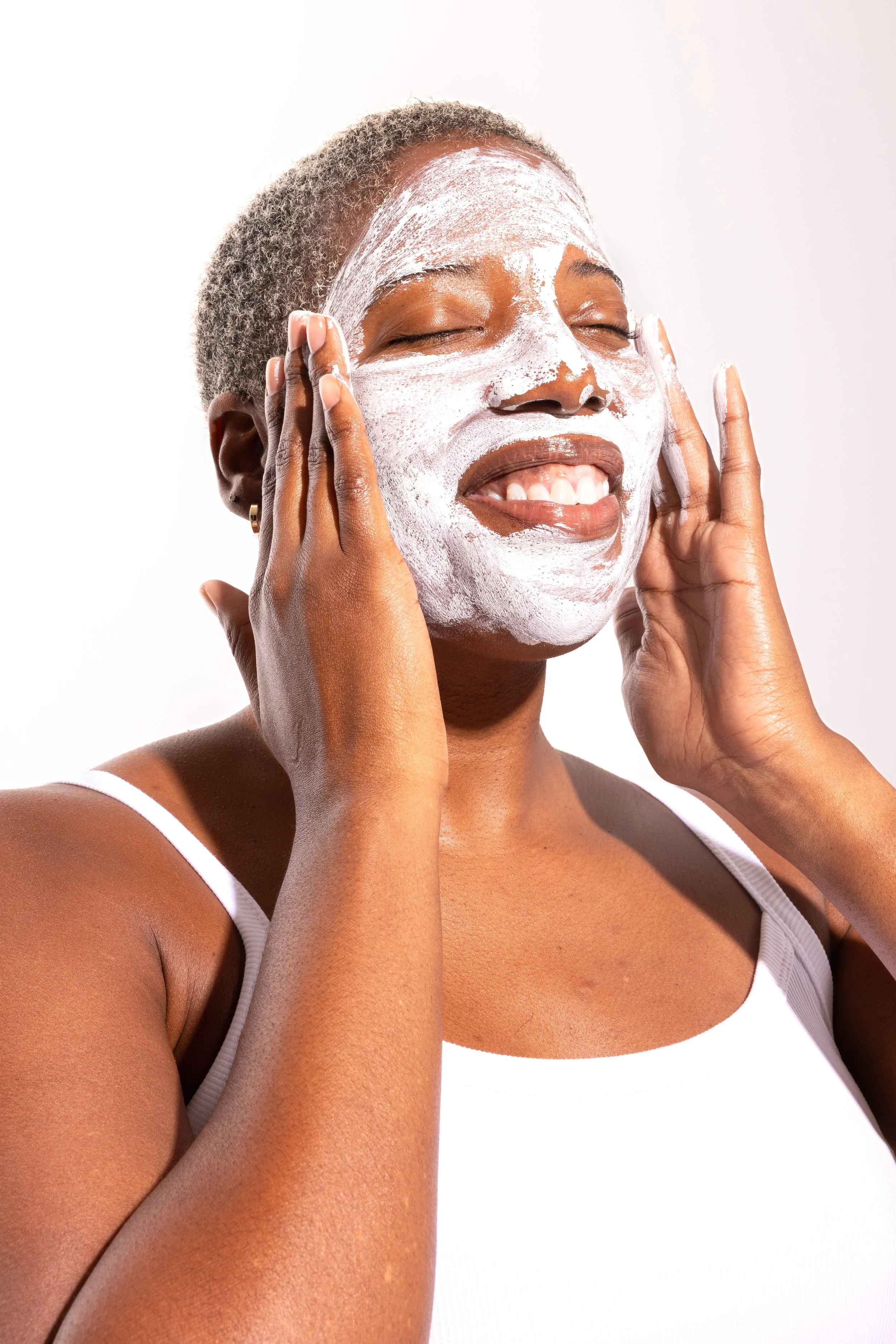 RR_Day1_CamB_EnergizingCleansingMasque_Model_0736 copy.jpg