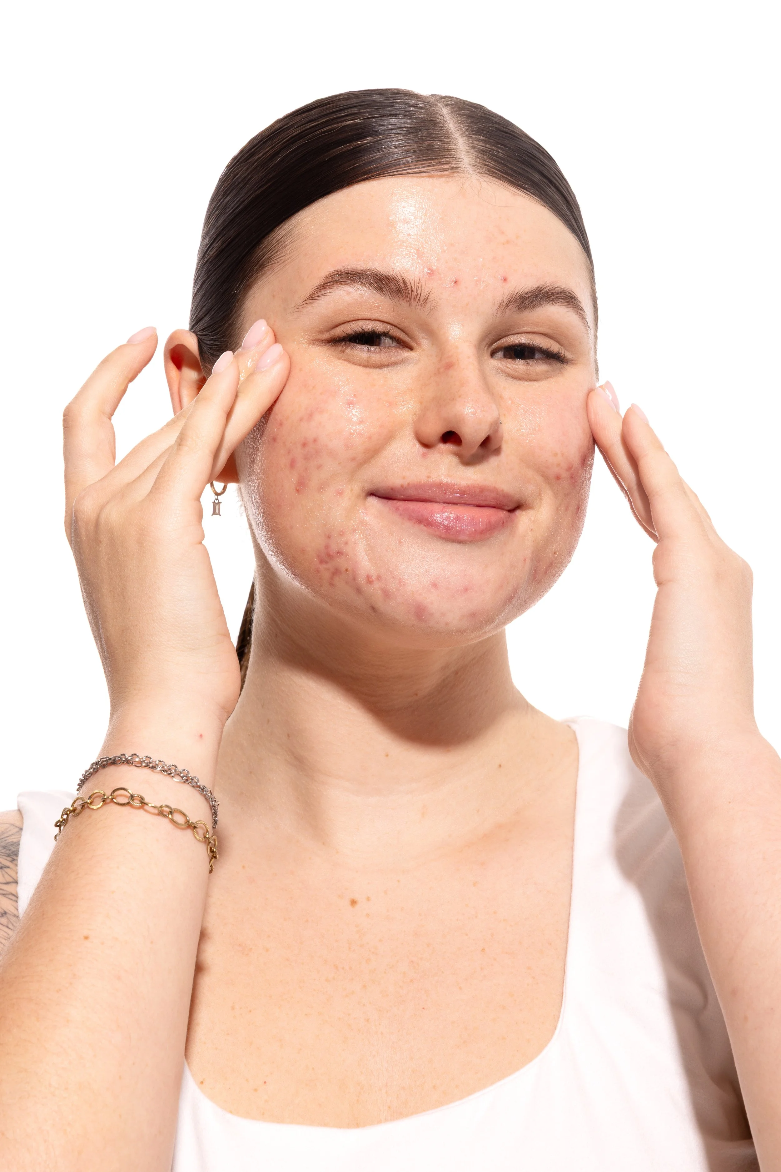 RR_Day1_CamB_BHAClarifyingSerum_Model_1334 copy 2.jpg