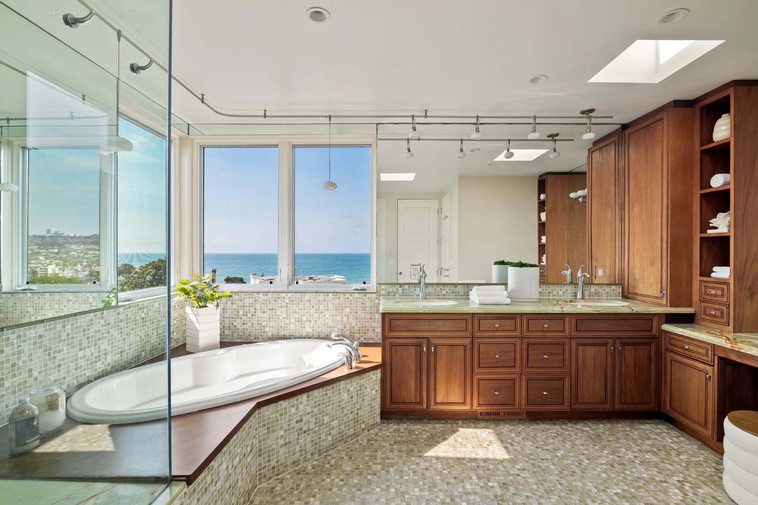 1876 Little St_076.jpg