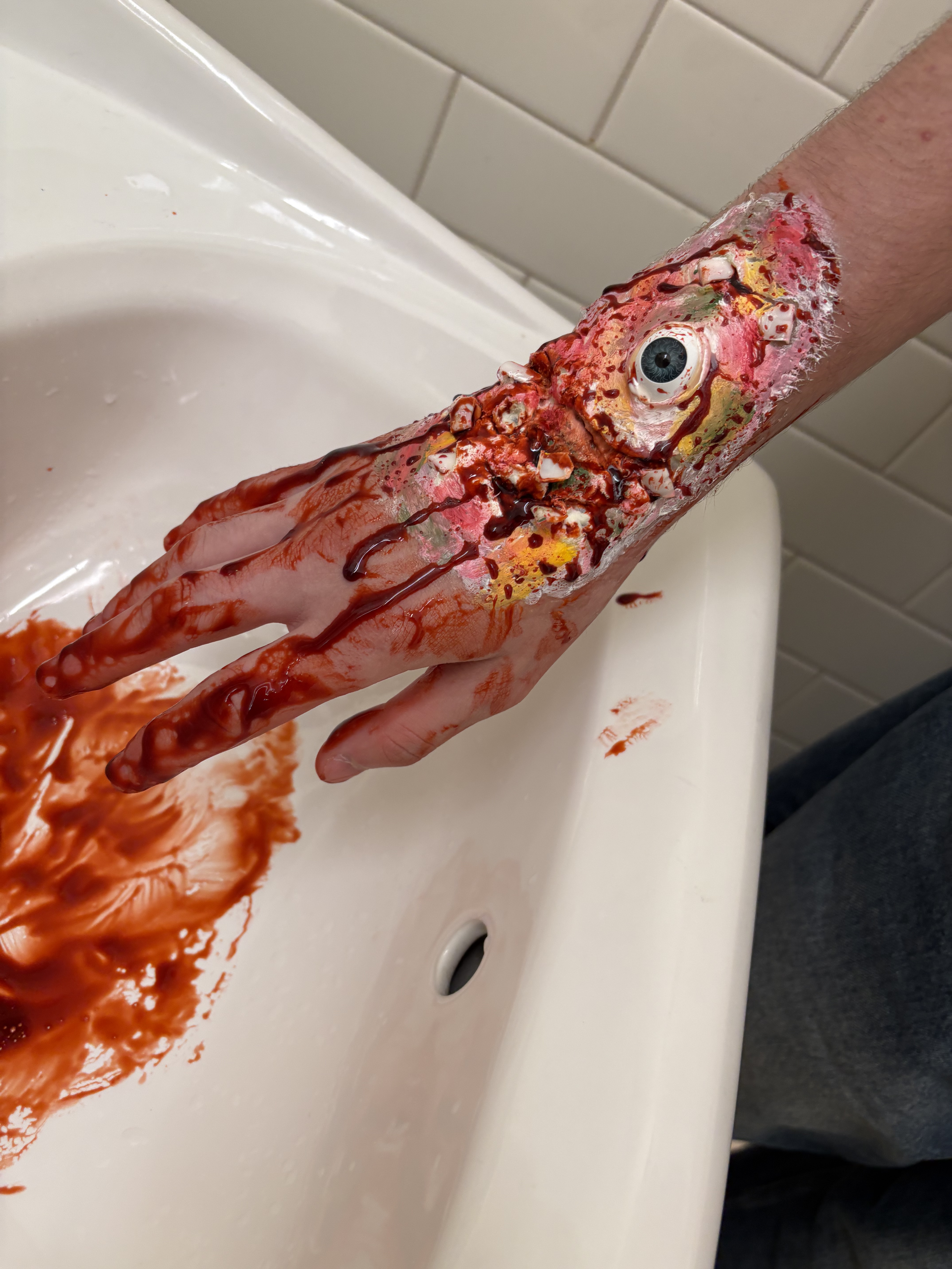 Movement, tearing latex, breaking in the effect