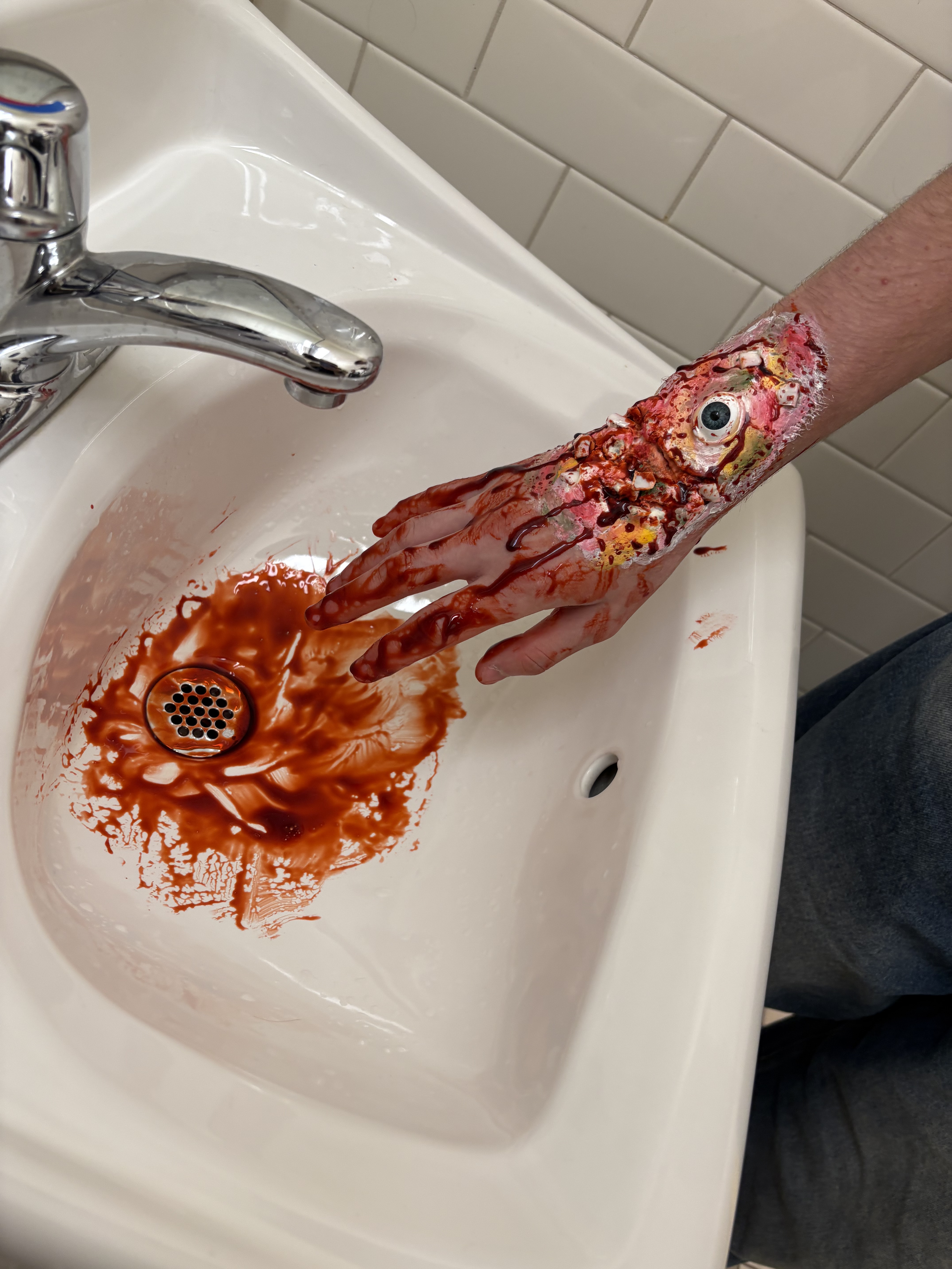 Movement, tearing latex, breaking in the effect