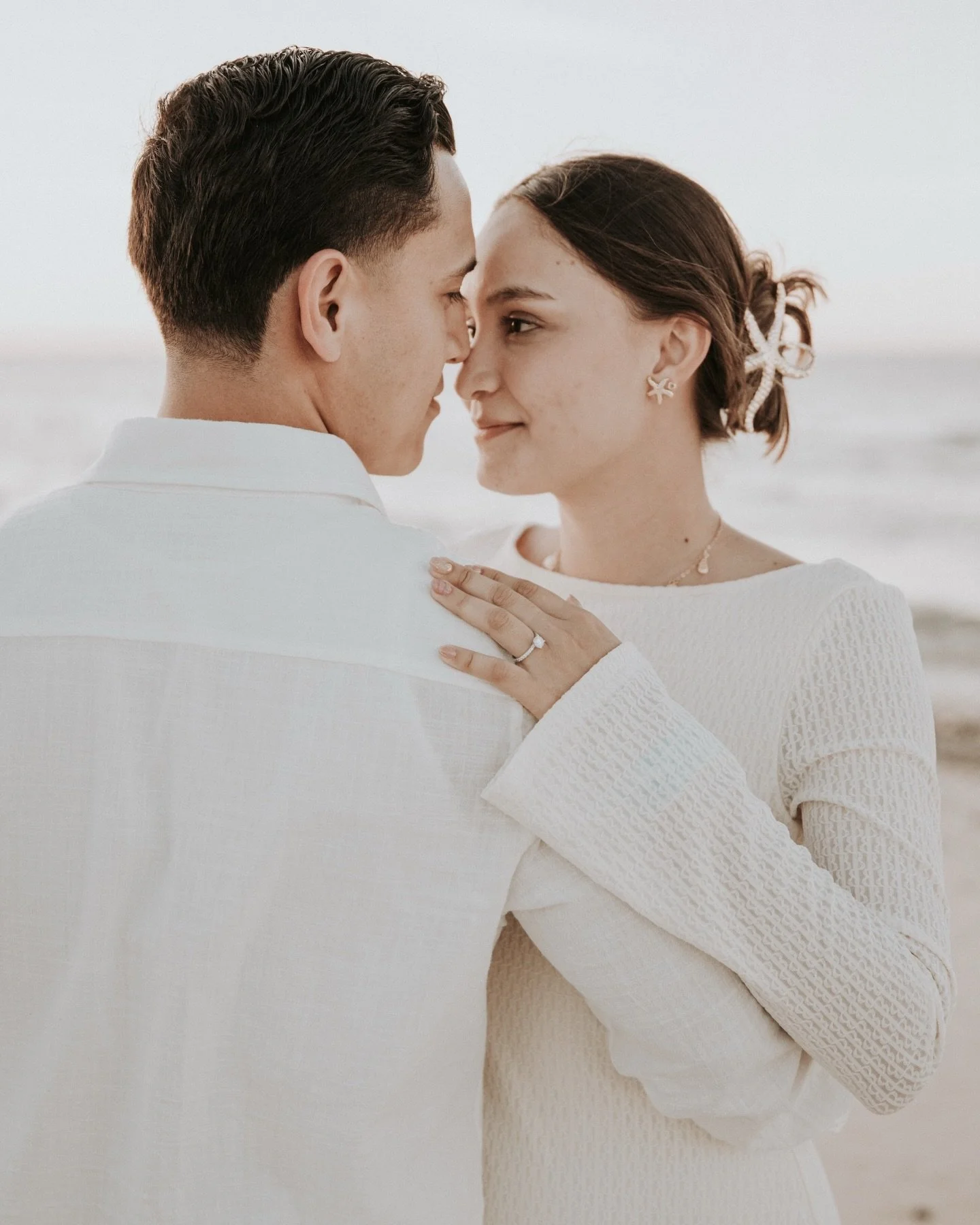 Una decisi&oacute;n que lo cambia todo.
&mdash;
Aneth &amp; Ra&uacute;l
Love as it is. 
.
.
.
.
#proposal
#engagementsession 
#bajacaliforniasur 
#beachengagement #shesaidyes
#fotografodebodas #bodasmexico