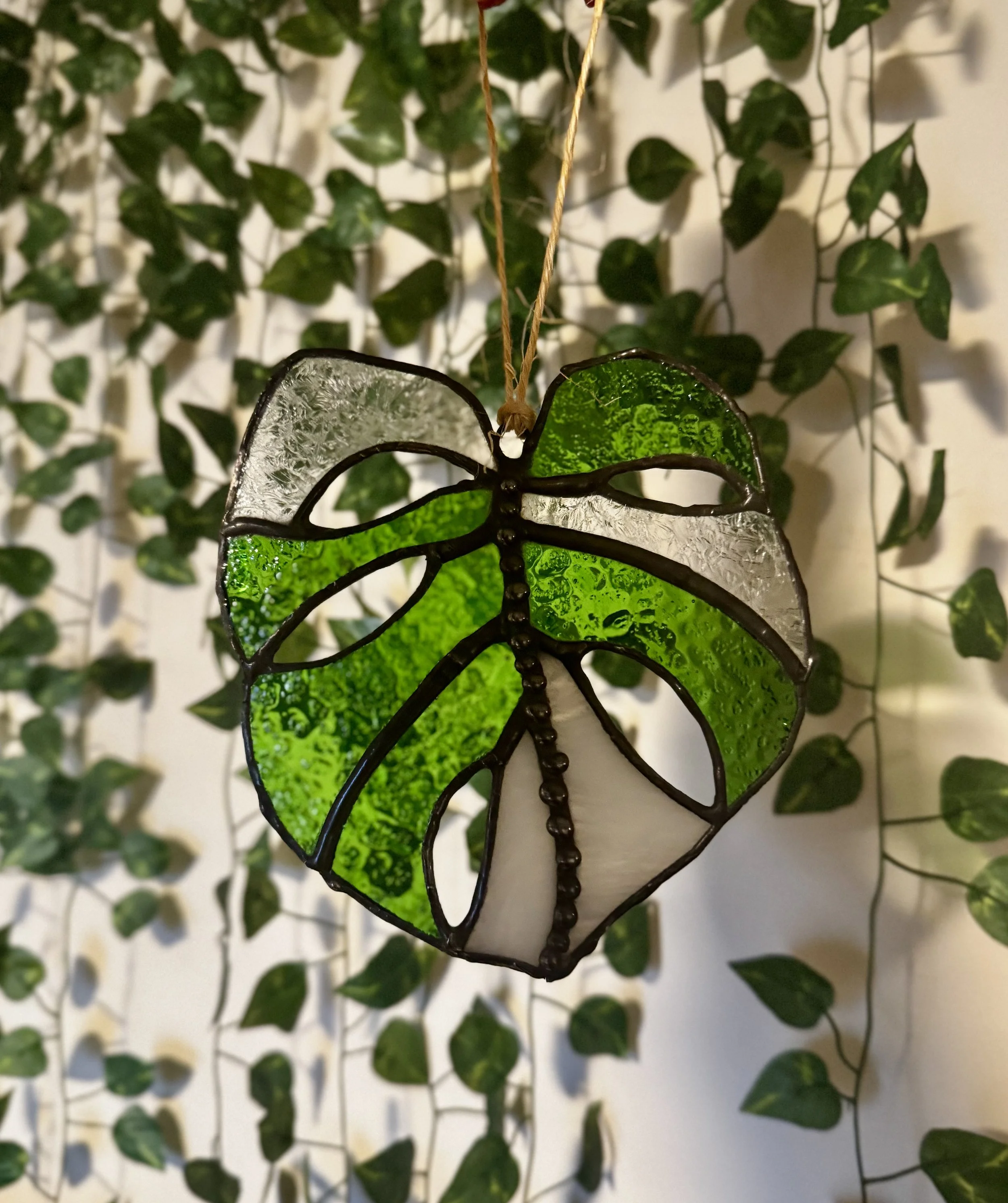 Monstera Leaf Sun Catcher with Detachable Propagation Tube