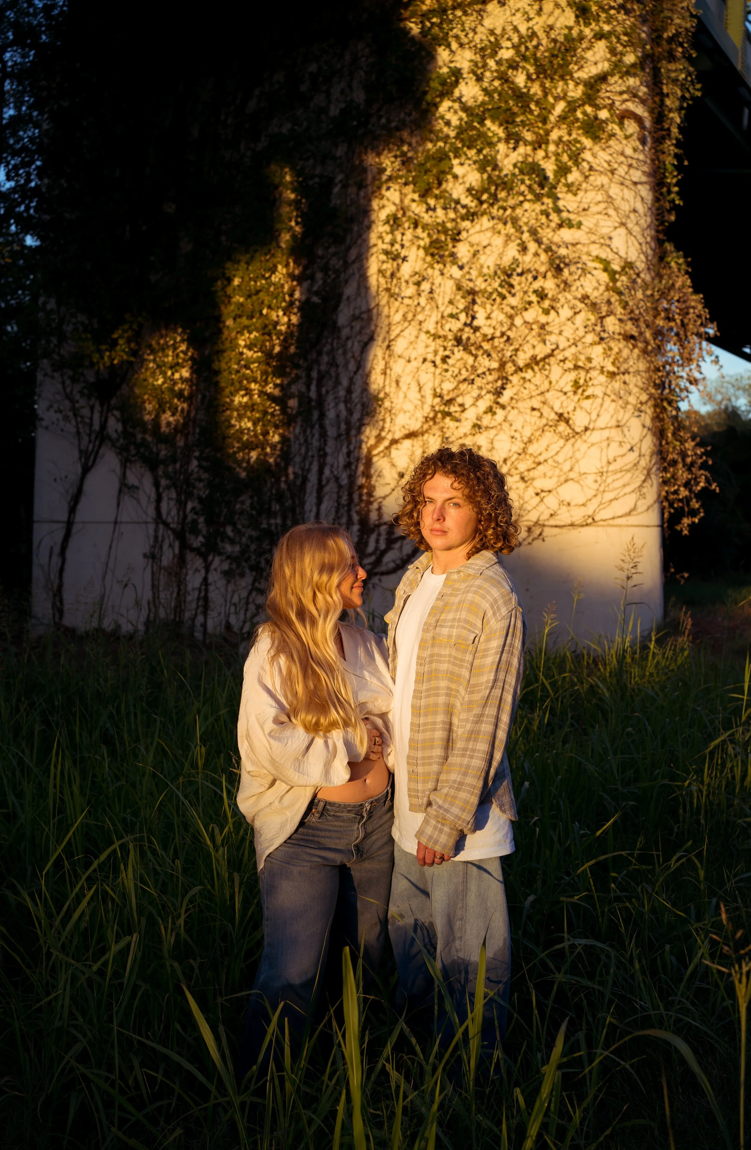 A romantic portrait in Rainbow, Texas, framed by golden light and natural textures.