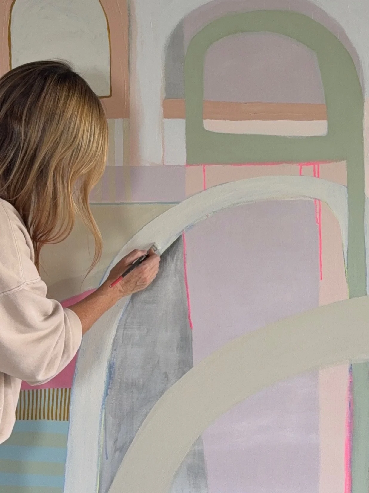 &lsquo;Morning light, pink delight&rsquo; 〰️
A moment held in layers. 
Soft pinks, muted tones and a gentle brightness, like the beginning of a day. 
From a distance it feels quiet and resolved. 
Up close, it&rsquo;s a collection of decisions, layers