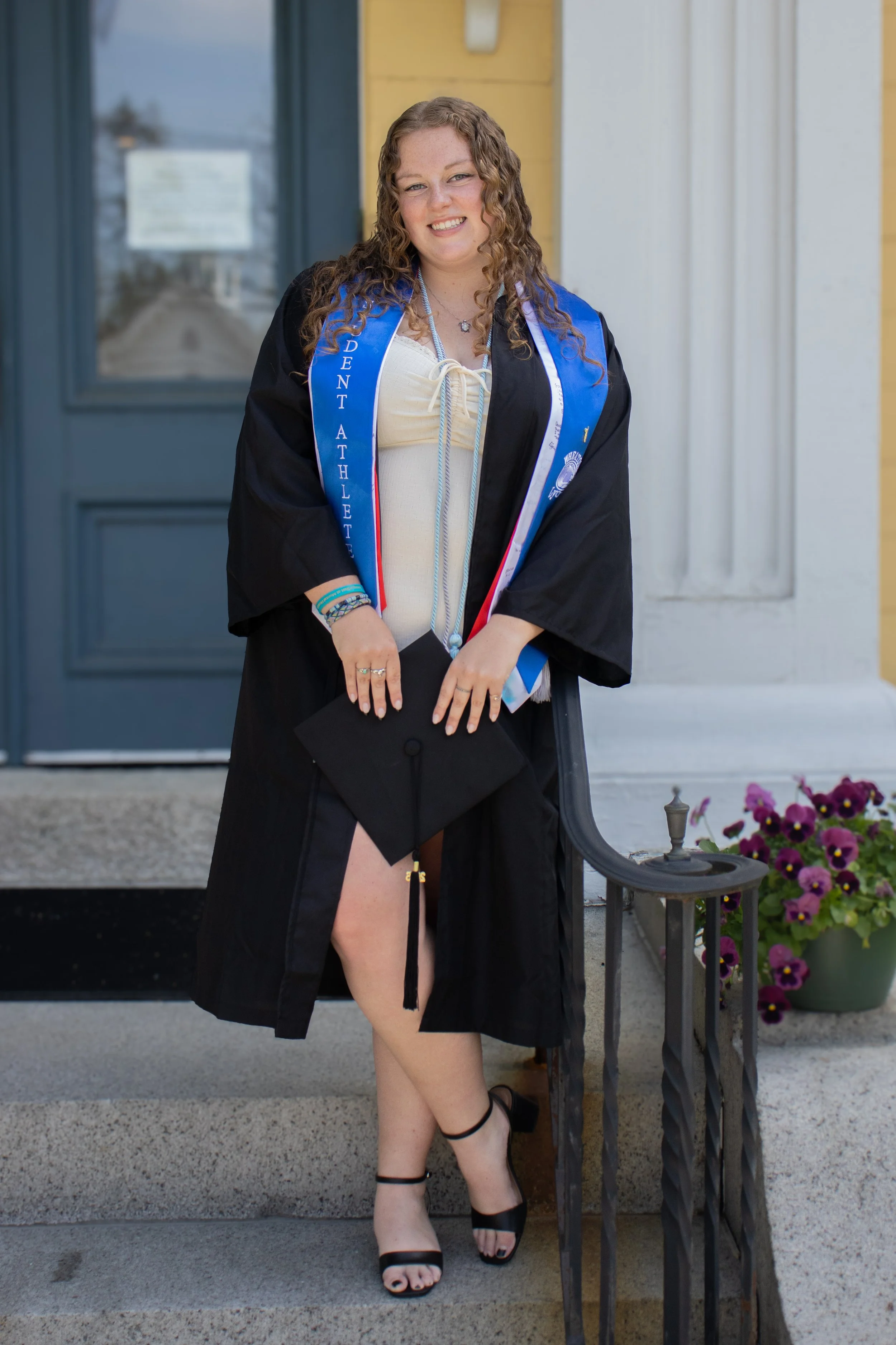 2025_MadisonKing_GradPhotos-17.jpg