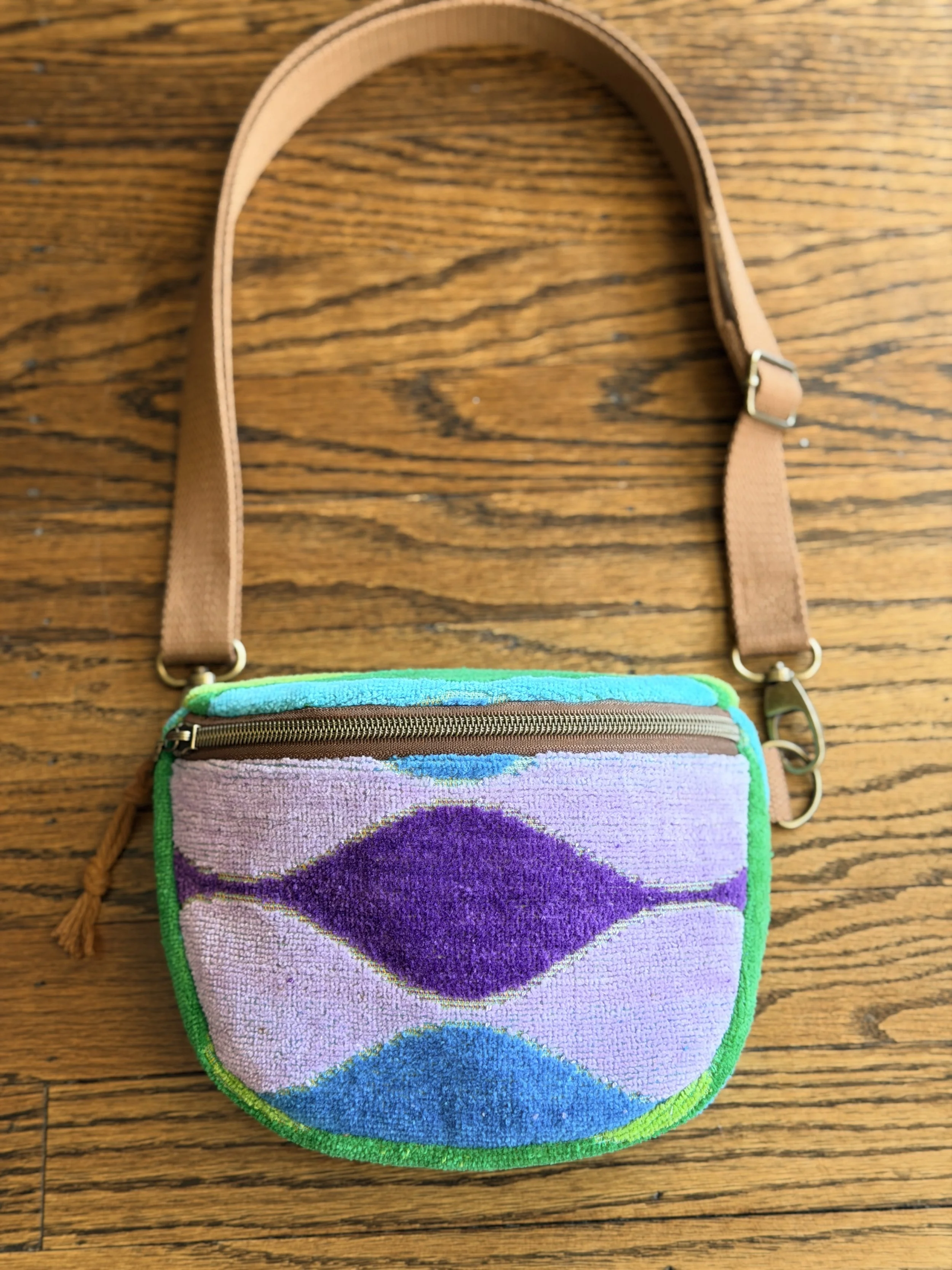 Crossbody Belt Bag Mini - Lava Swirl